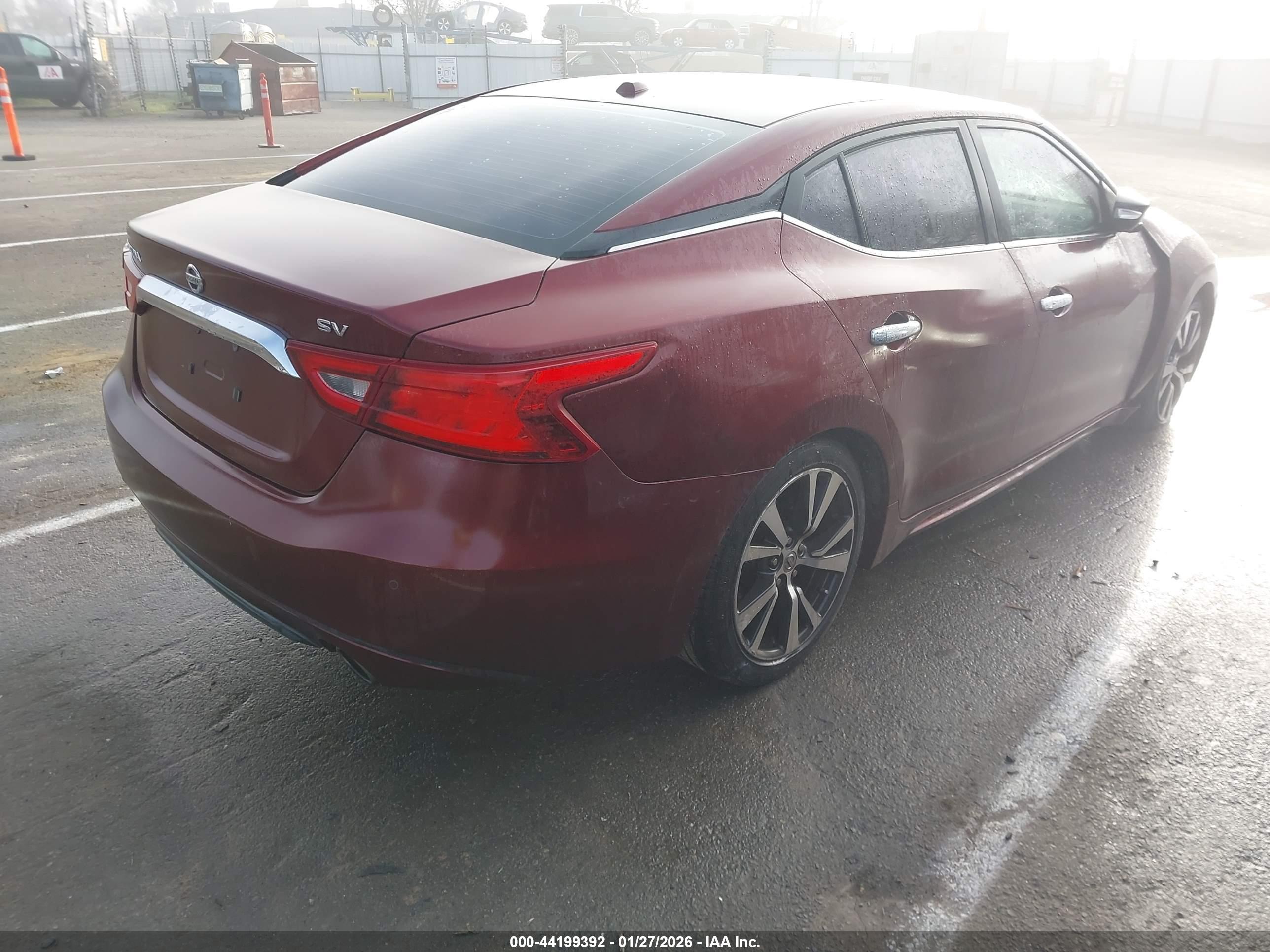 NISSAN MAXIMA image 4
