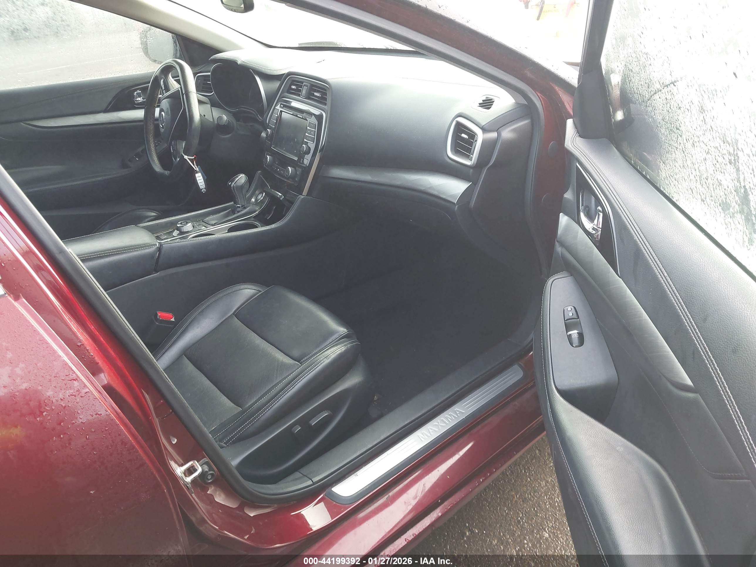 NISSAN MAXIMA image 5