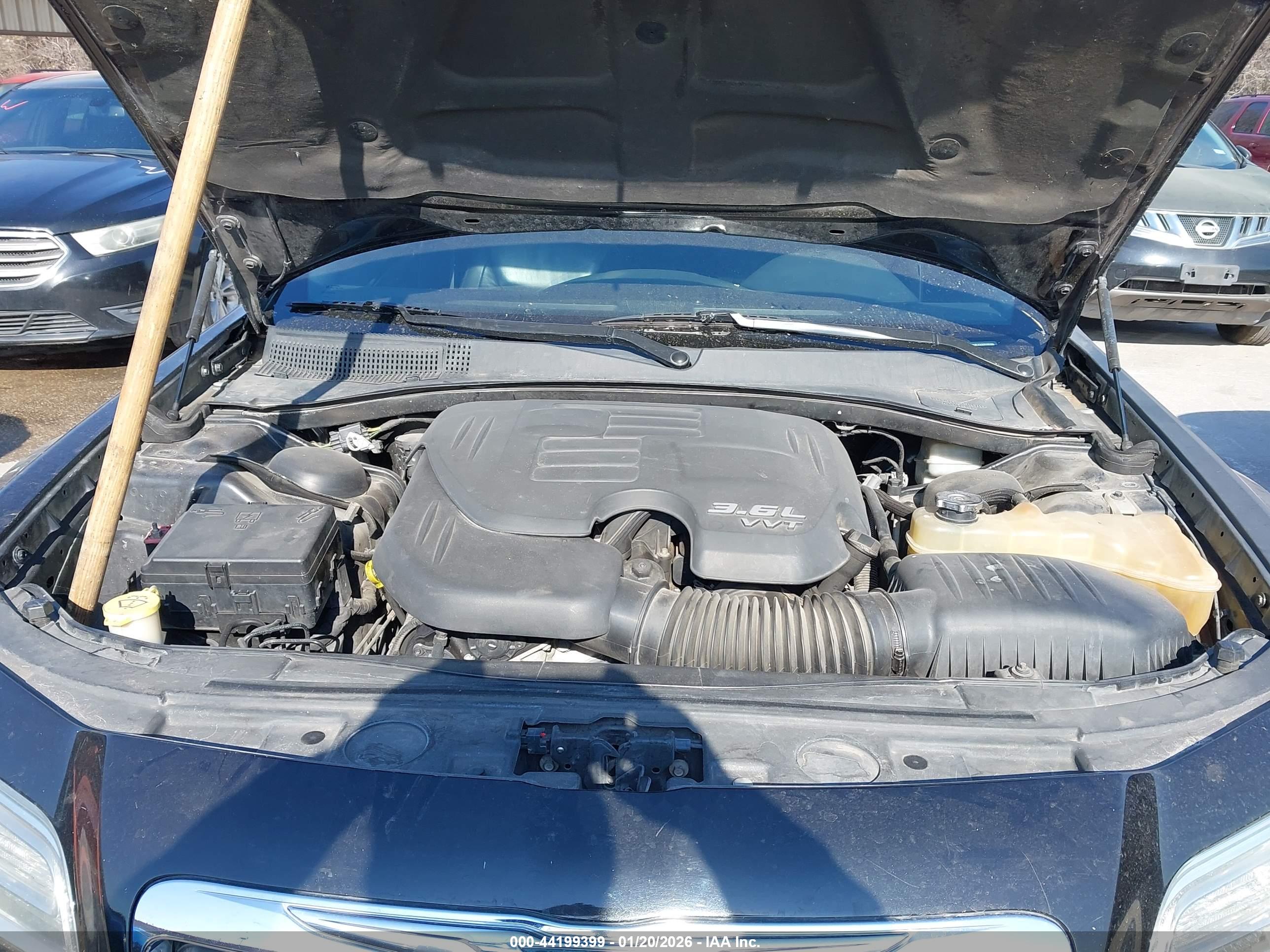 CHRYSLER 300 image 10