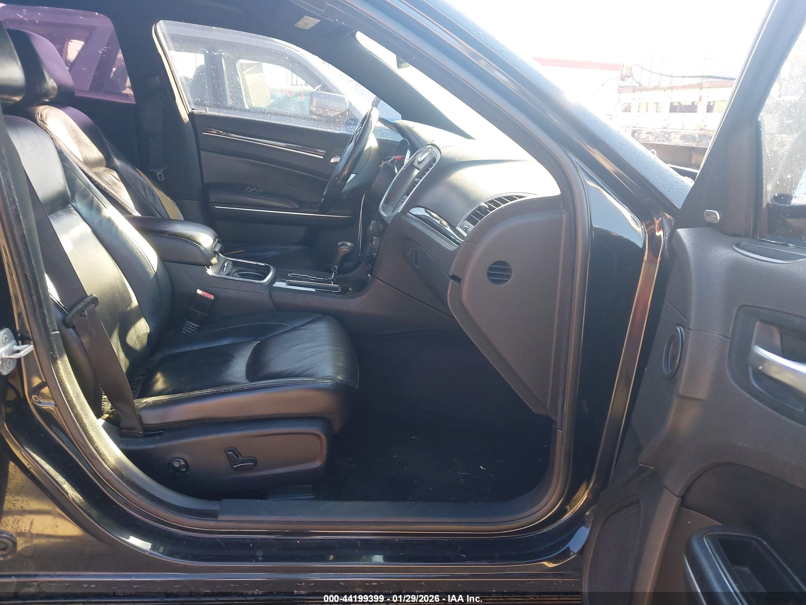 CHRYSLER 300 image 5