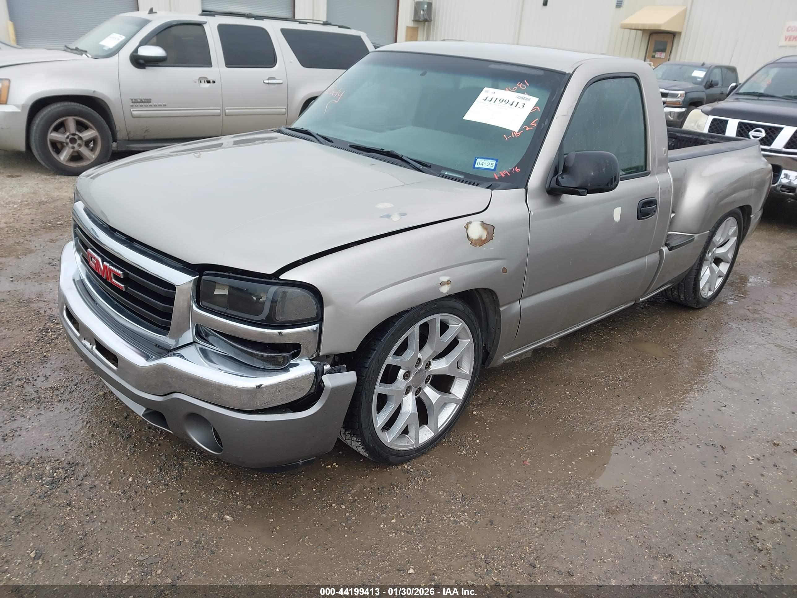 GMC SIERRA image 2