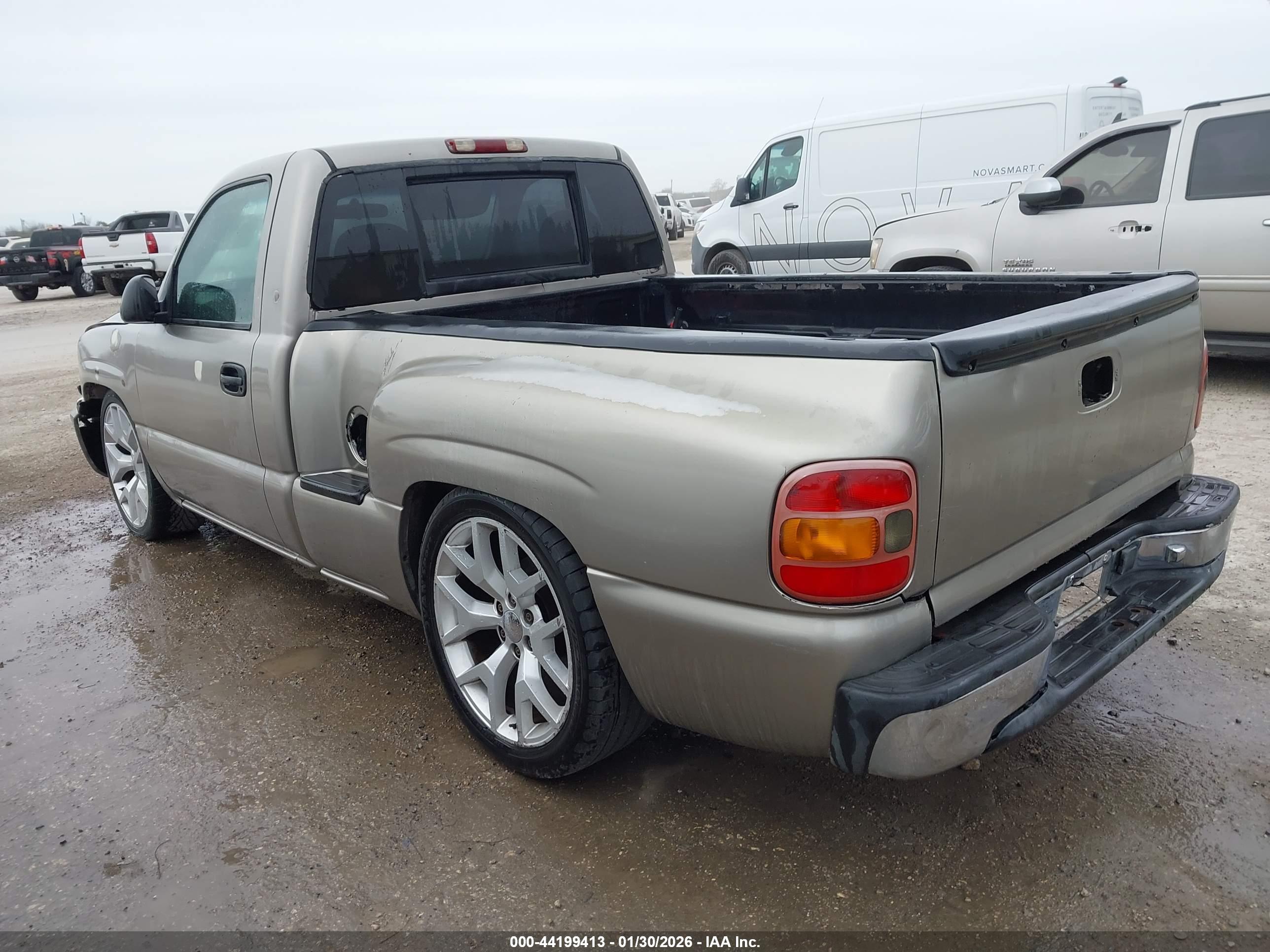 GMC SIERRA image 3