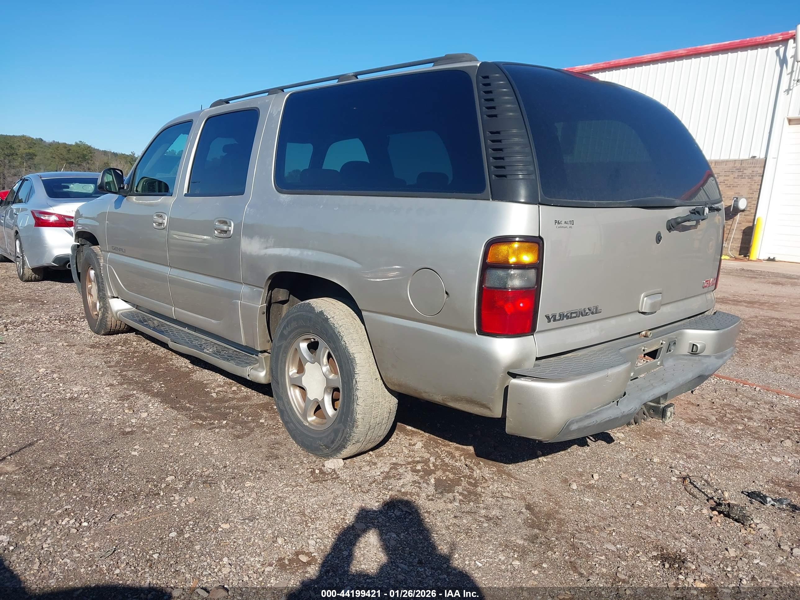 GMC YUKON image 3