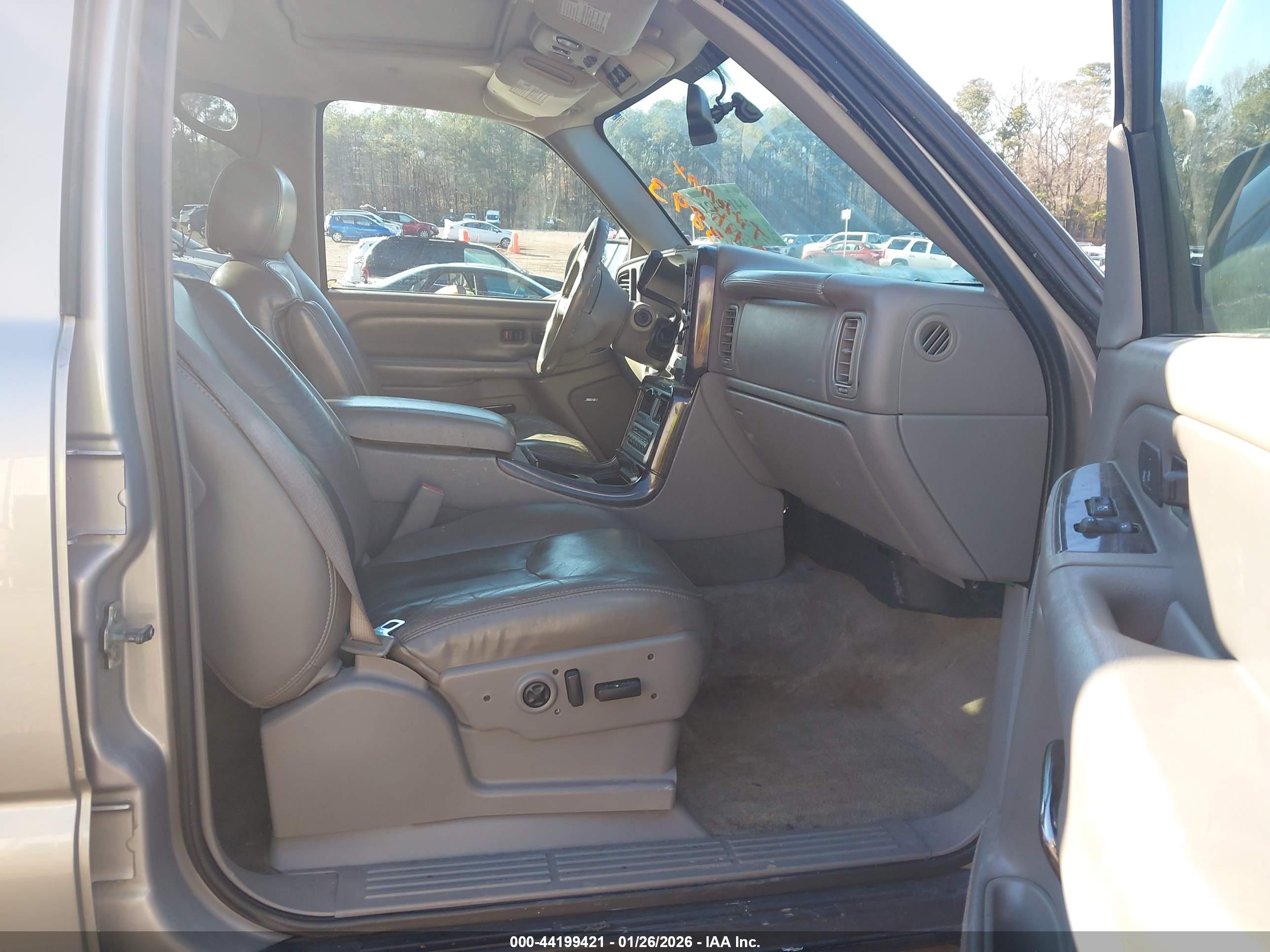 GMC YUKON image 5