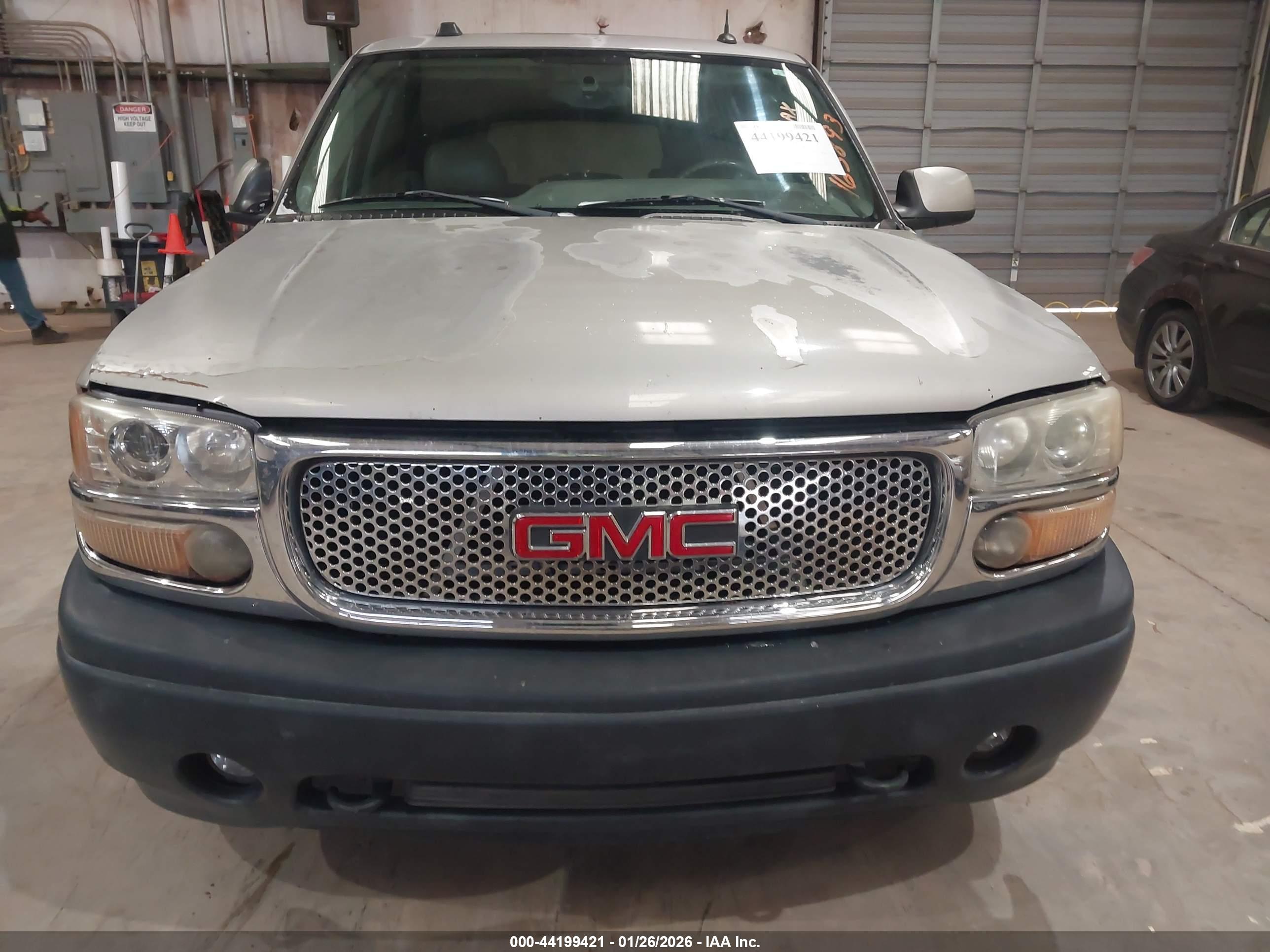 GMC YUKON image 6