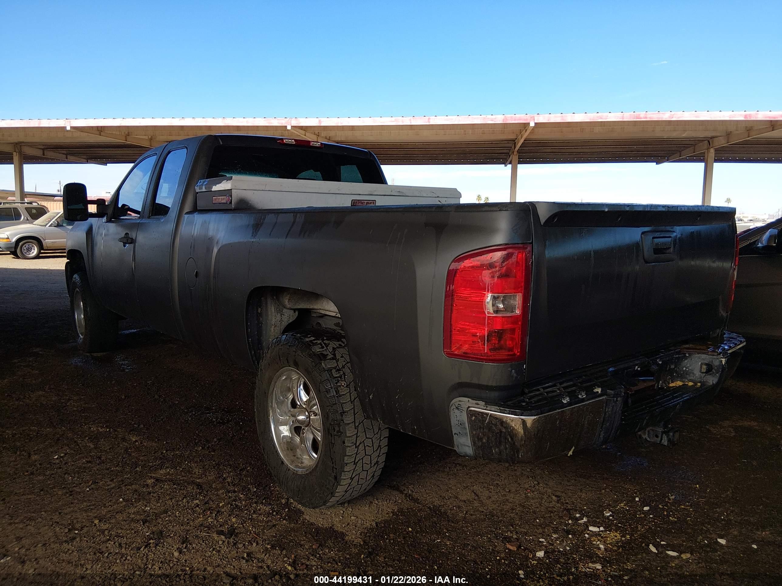 CHEVROLET SILVERADO image 3