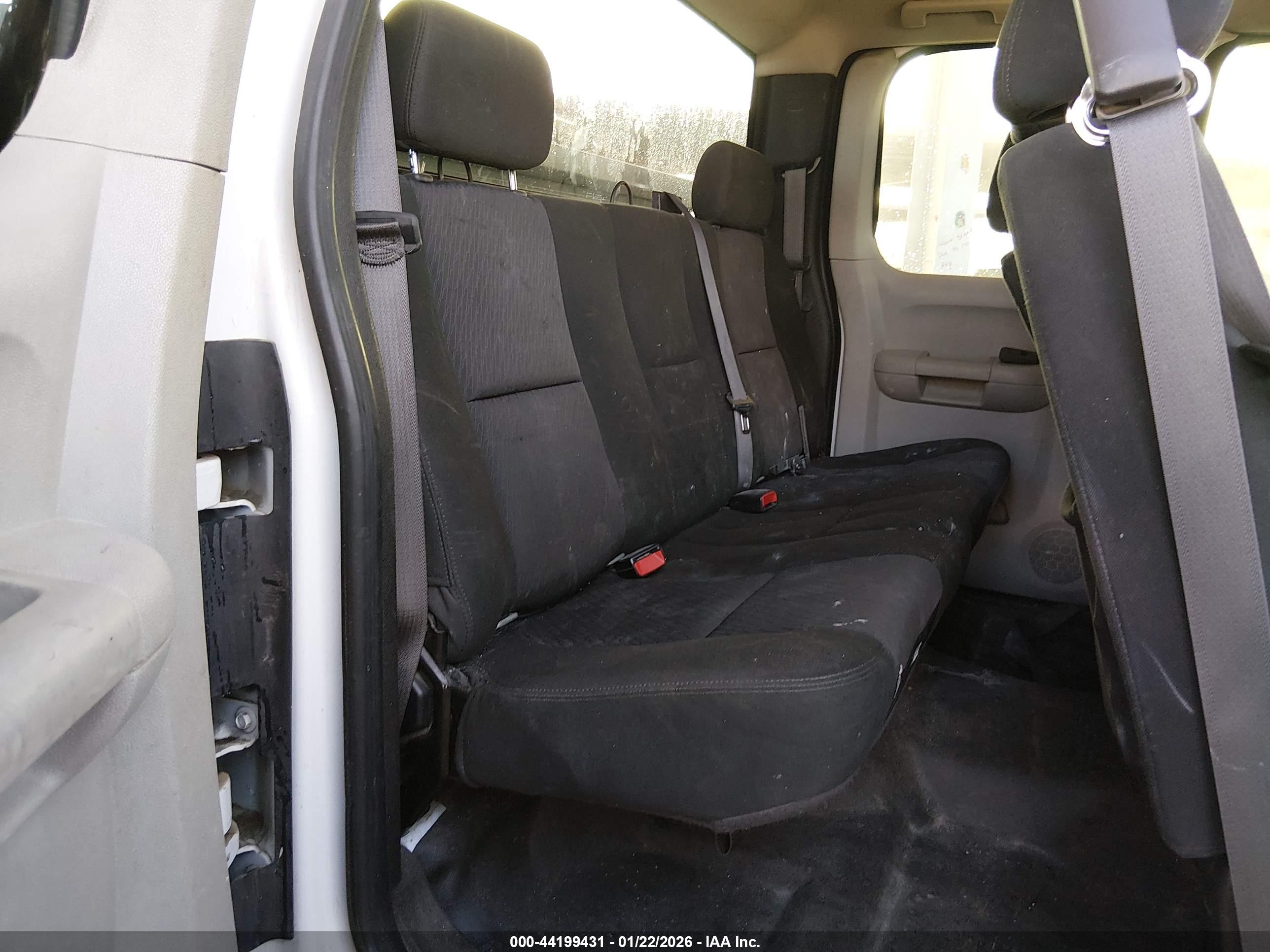 CHEVROLET SILVERADO image 8