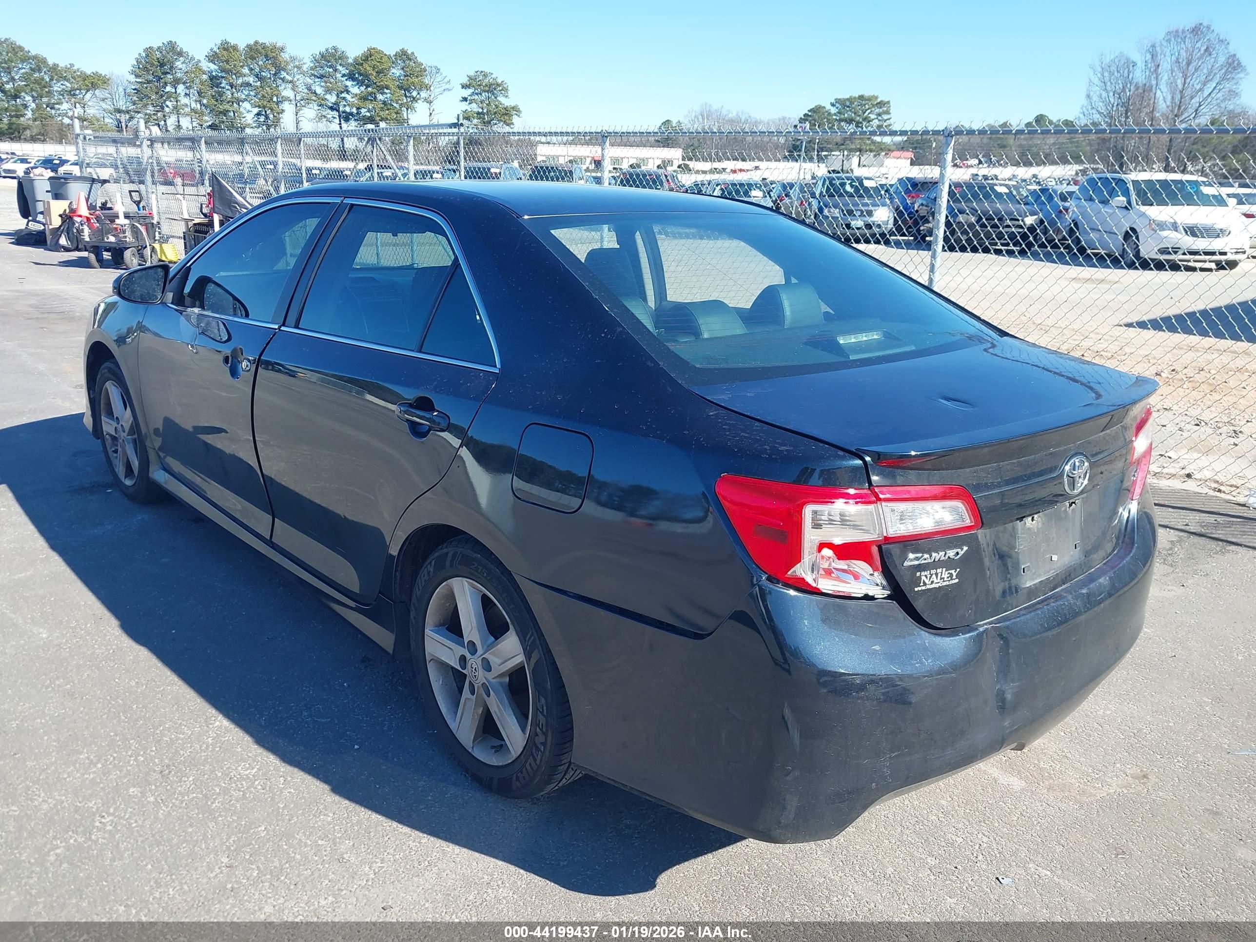 TOYOTA CAMRY image 3