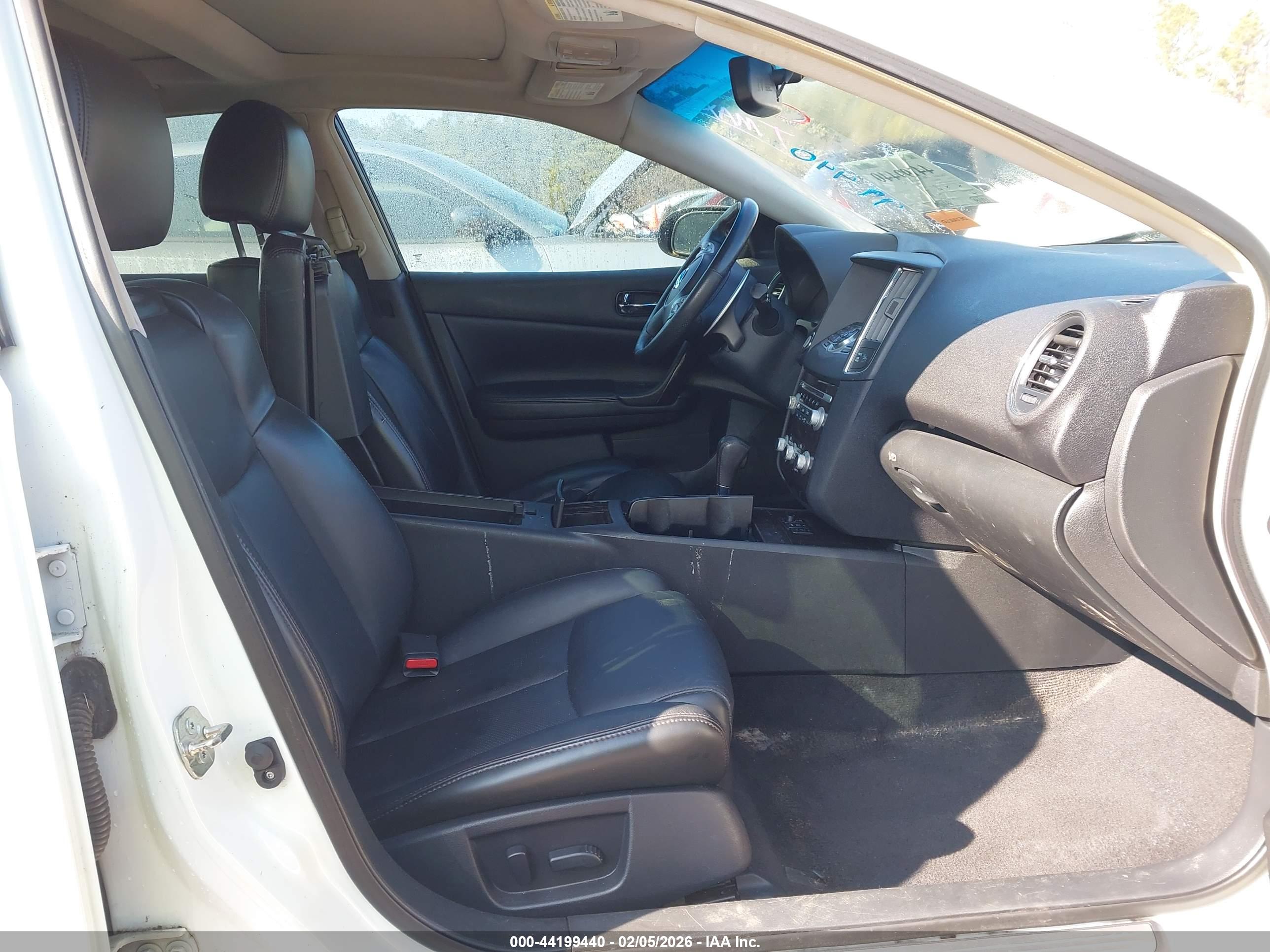 NISSAN MAXIMA image 5