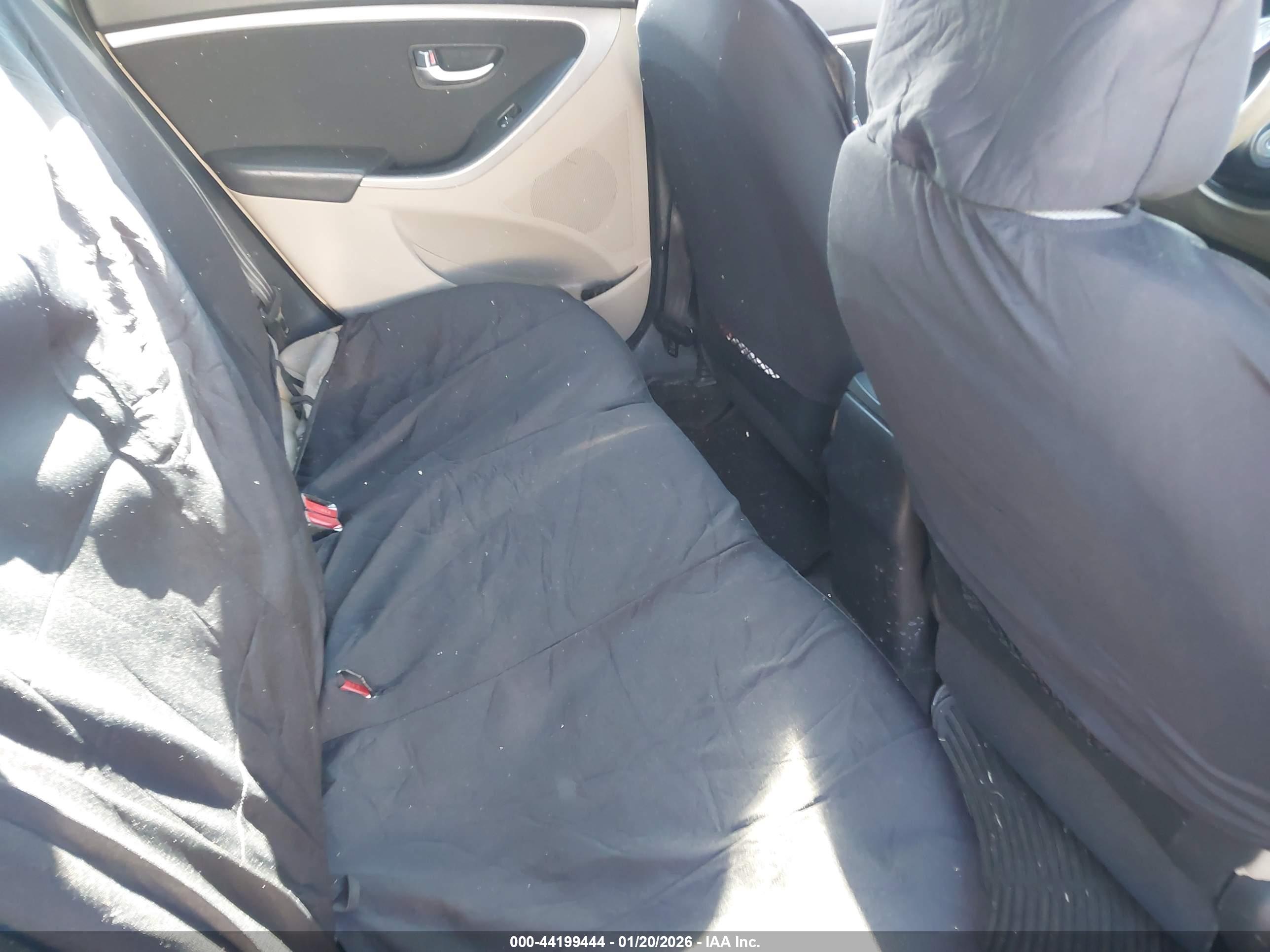 HYUNDAI ELANTRA image 8