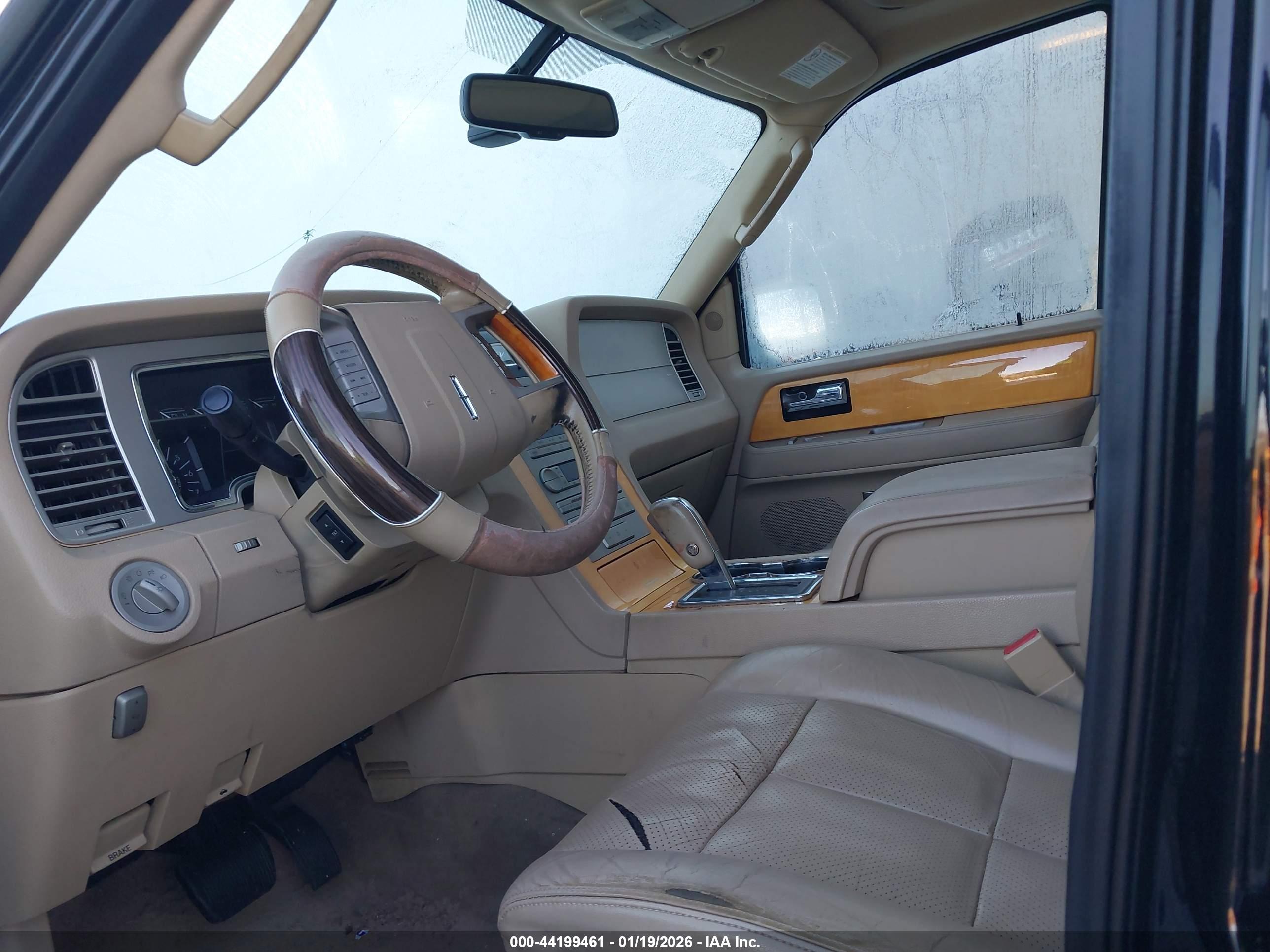 LINCOLN NAVIGATOR image 5