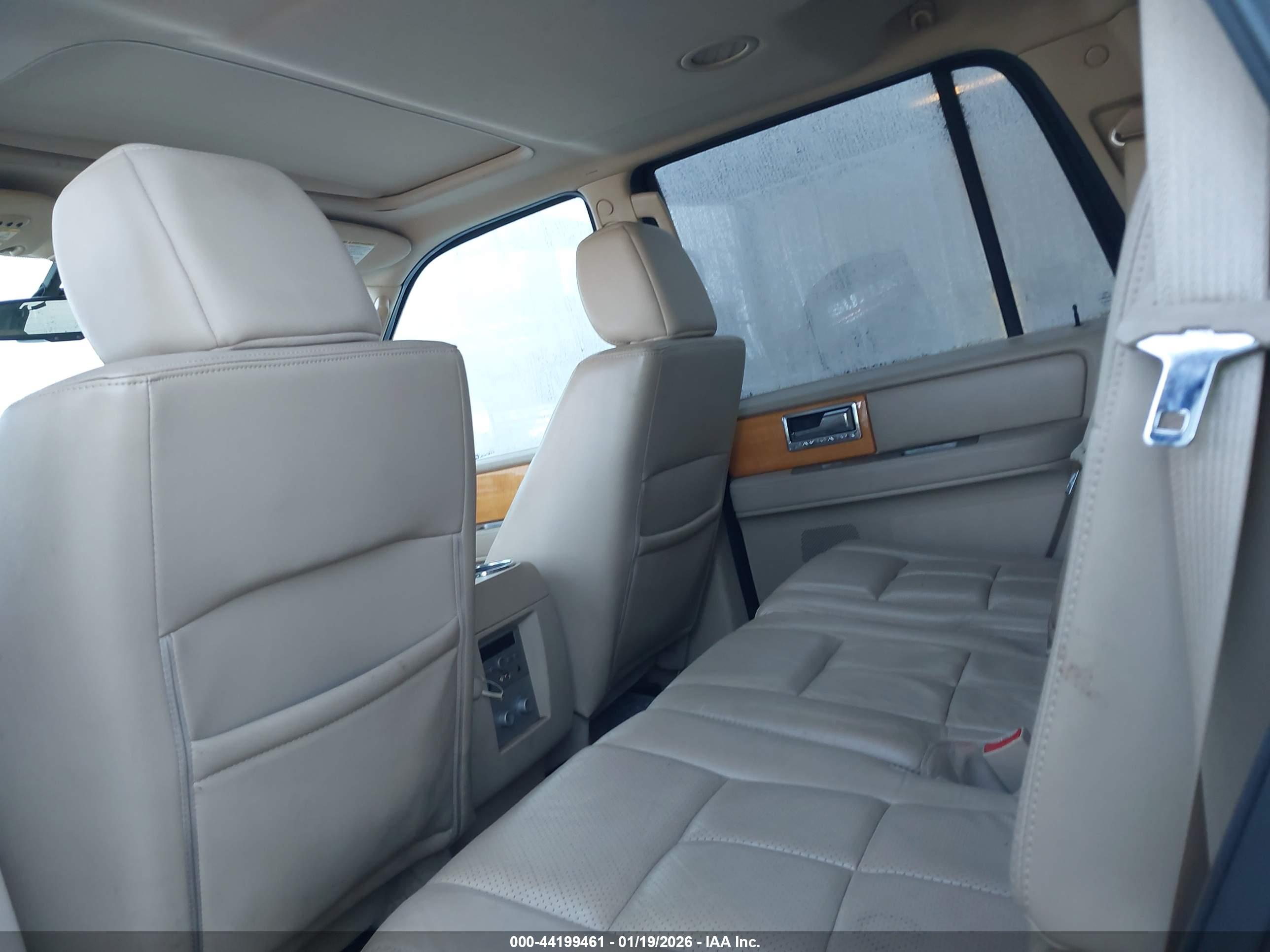 LINCOLN NAVIGATOR image 8