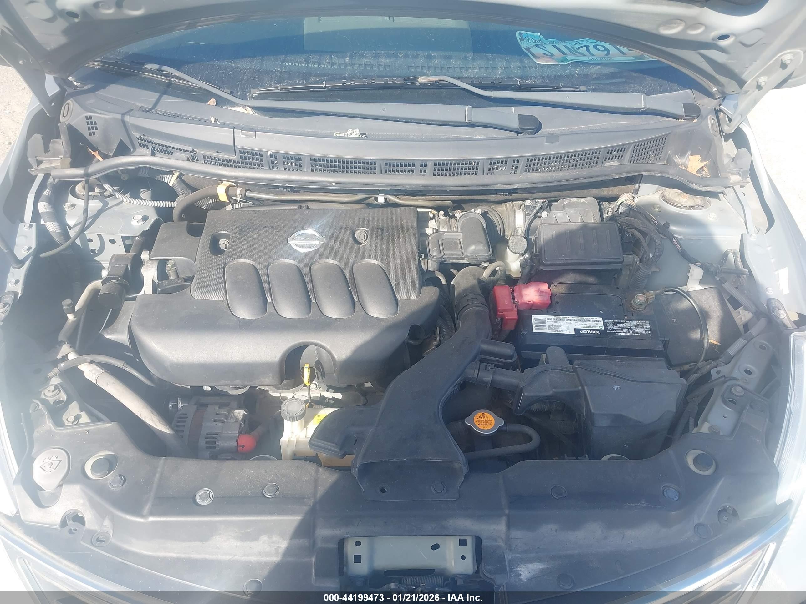 NISSAN VERSA image 10