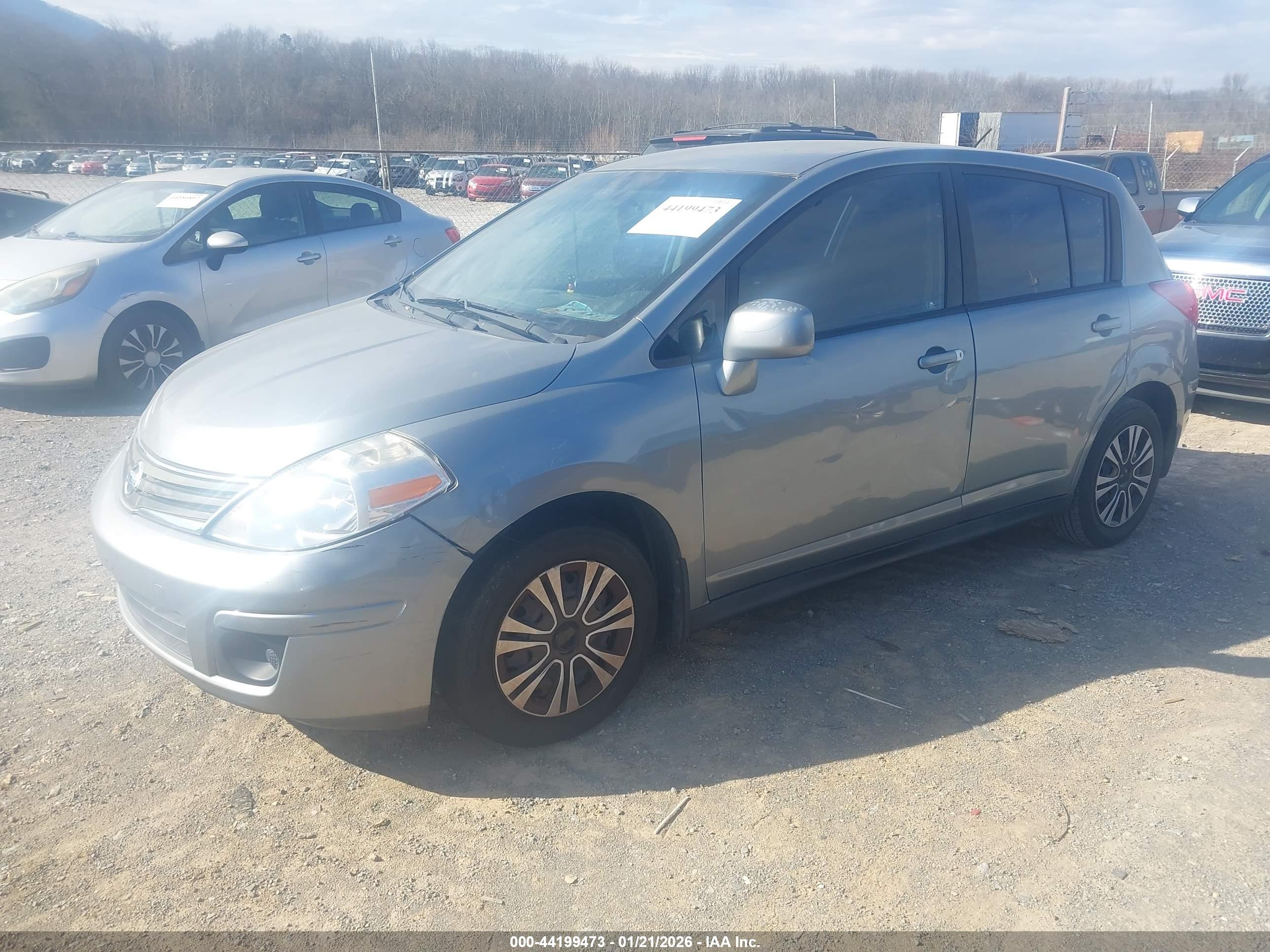 NISSAN VERSA image 2