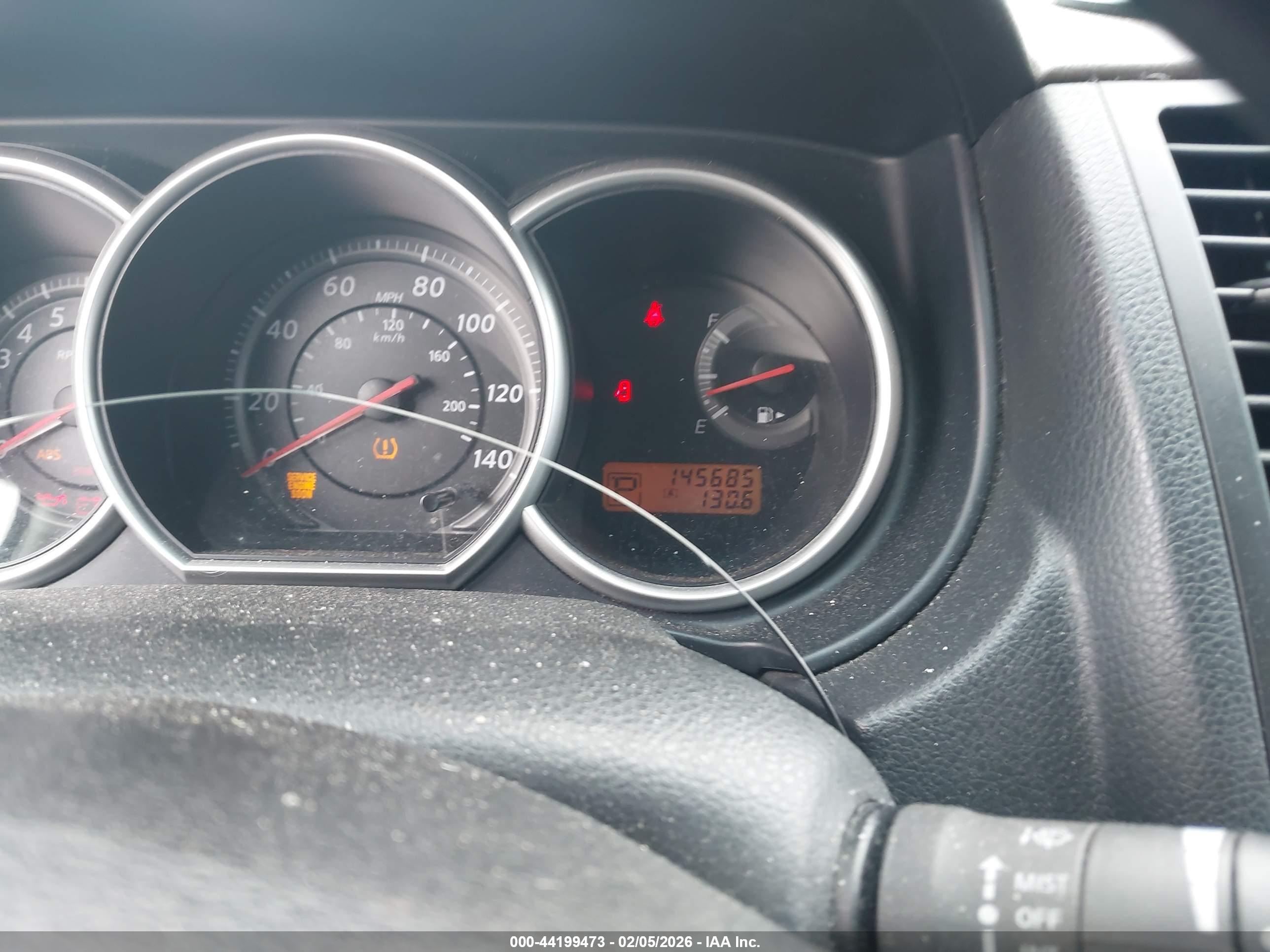 NISSAN VERSA image 7