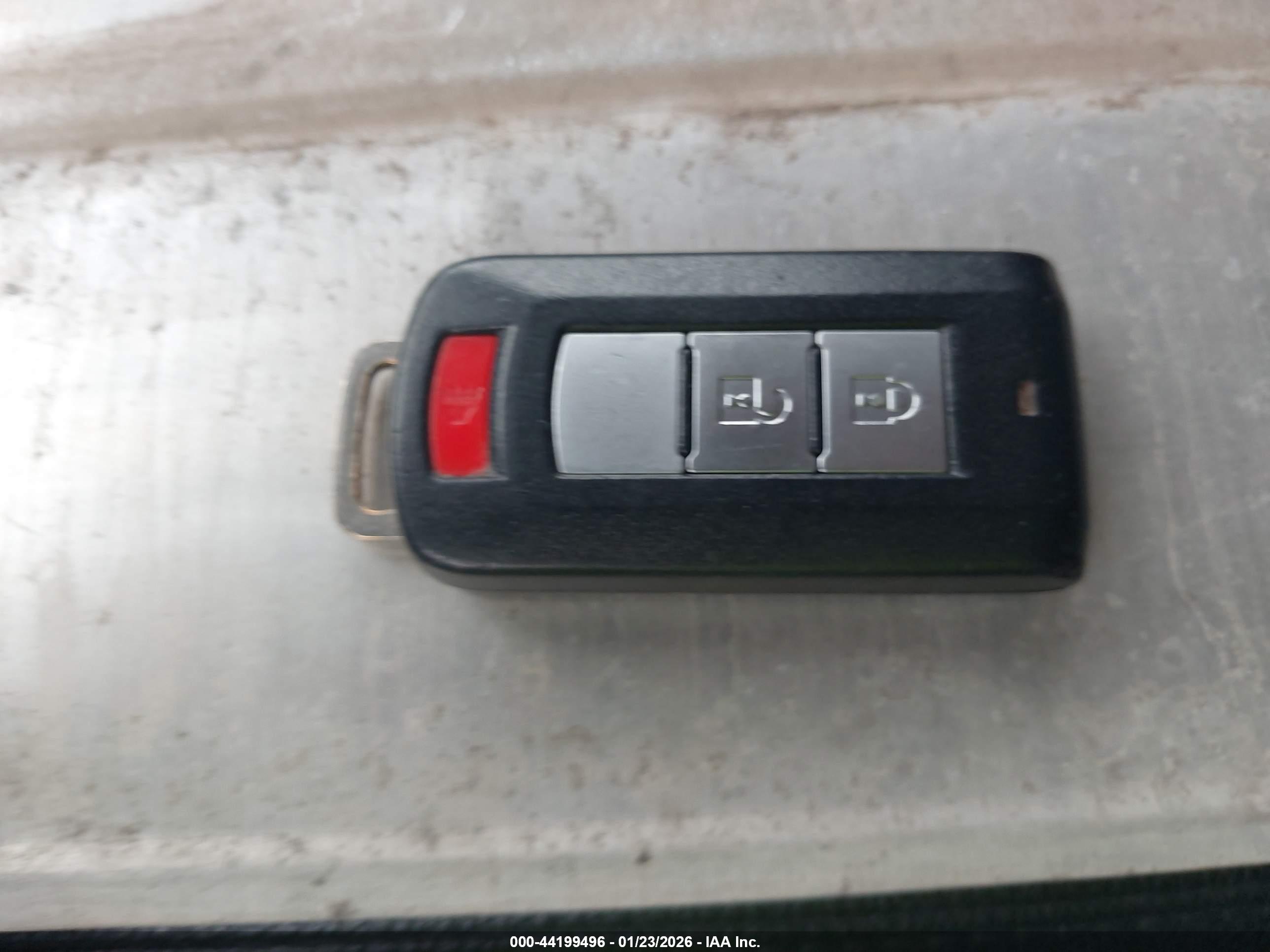 MITSUBISHI OUTLANDER image 11