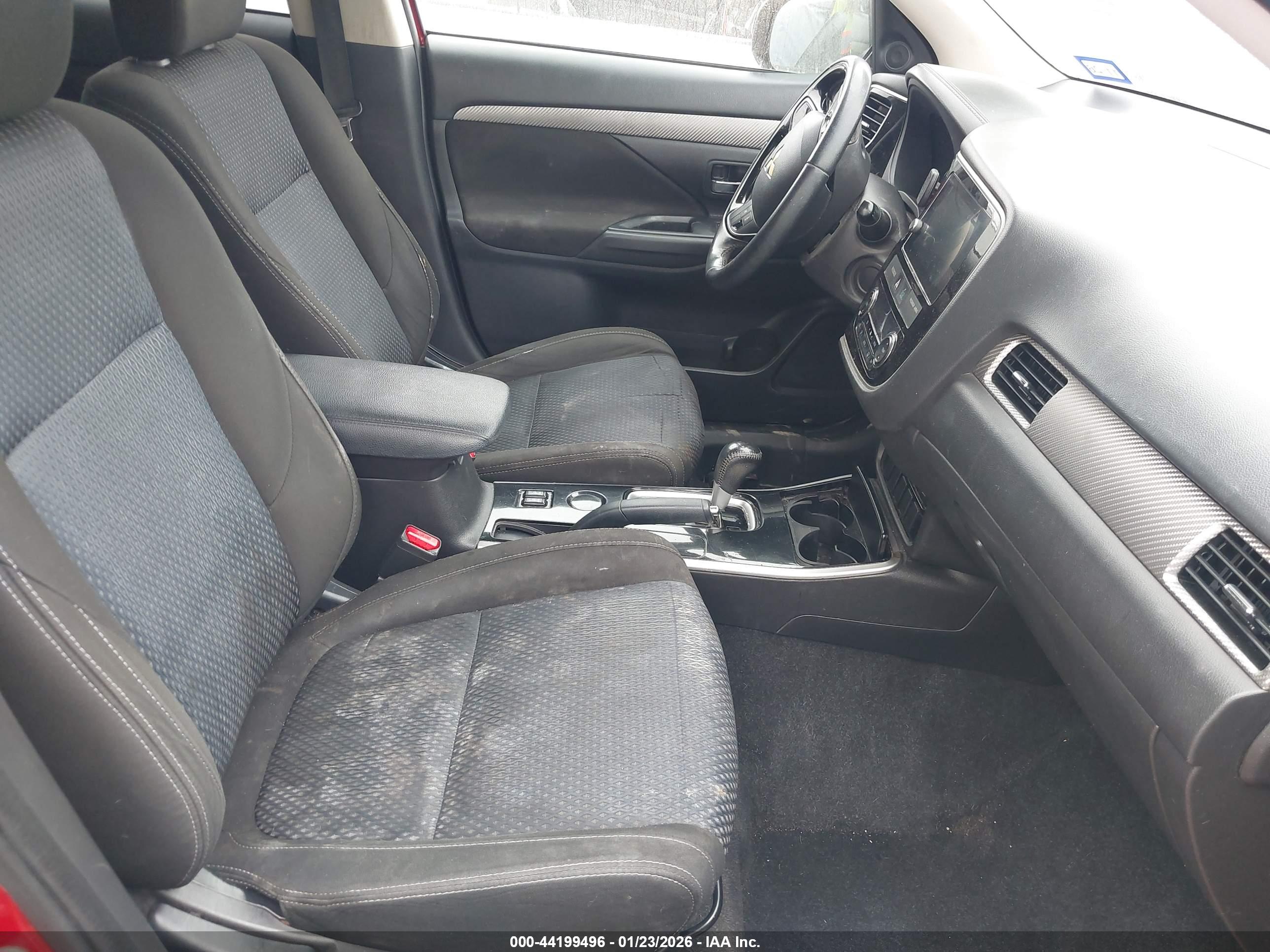 MITSUBISHI OUTLANDER image 5