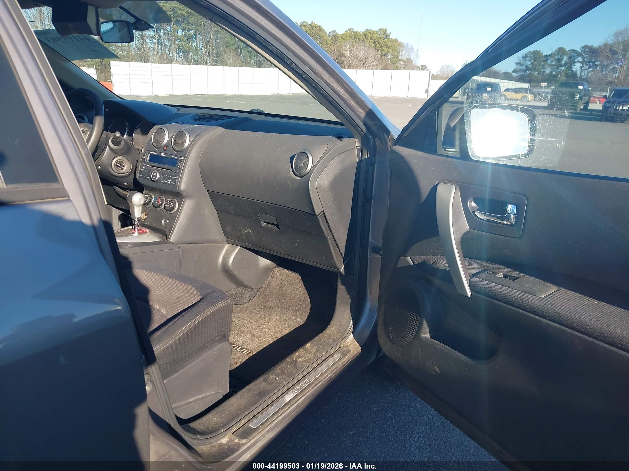 NISSAN ROGUE image 5