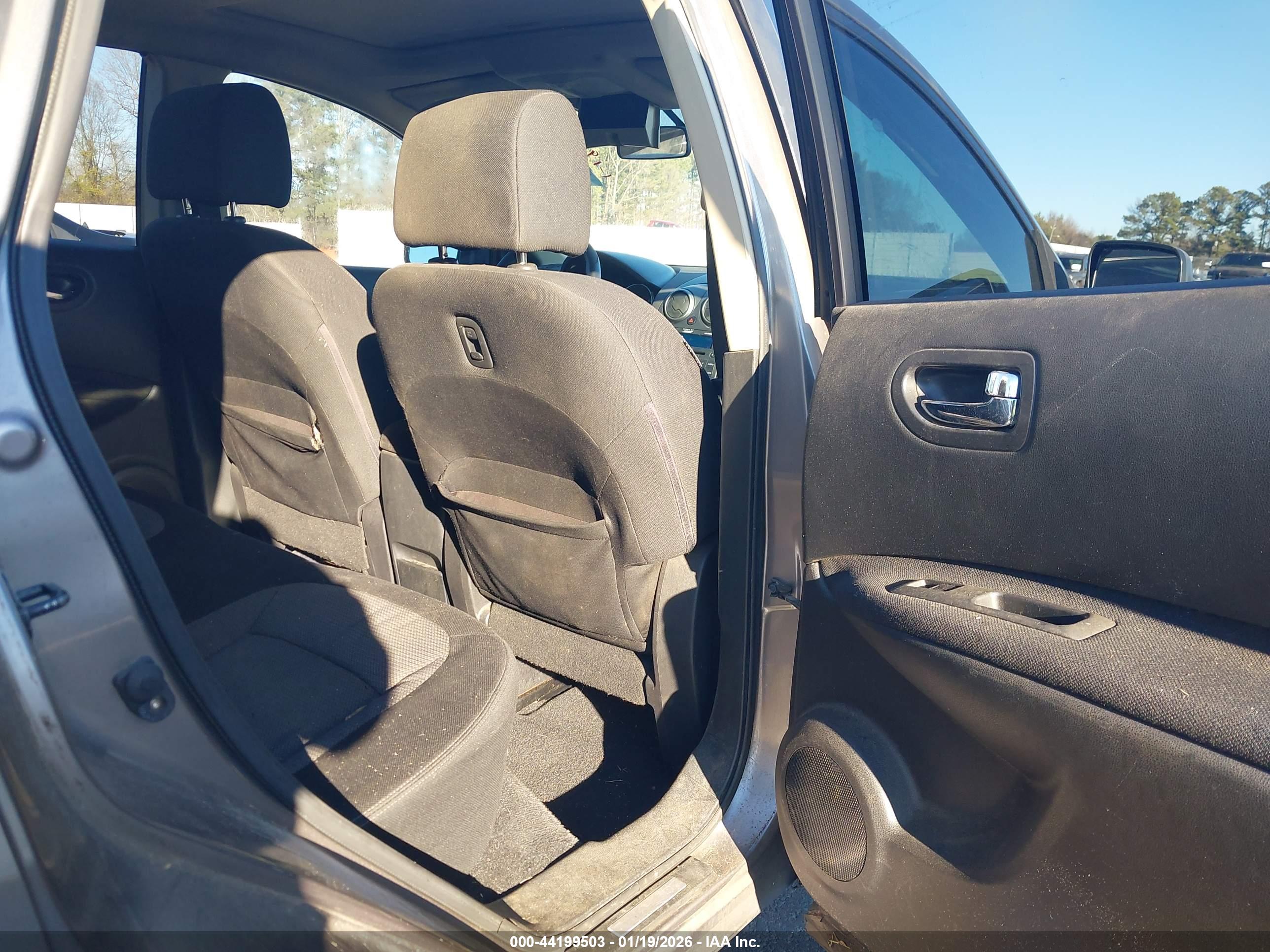 NISSAN ROGUE image 8