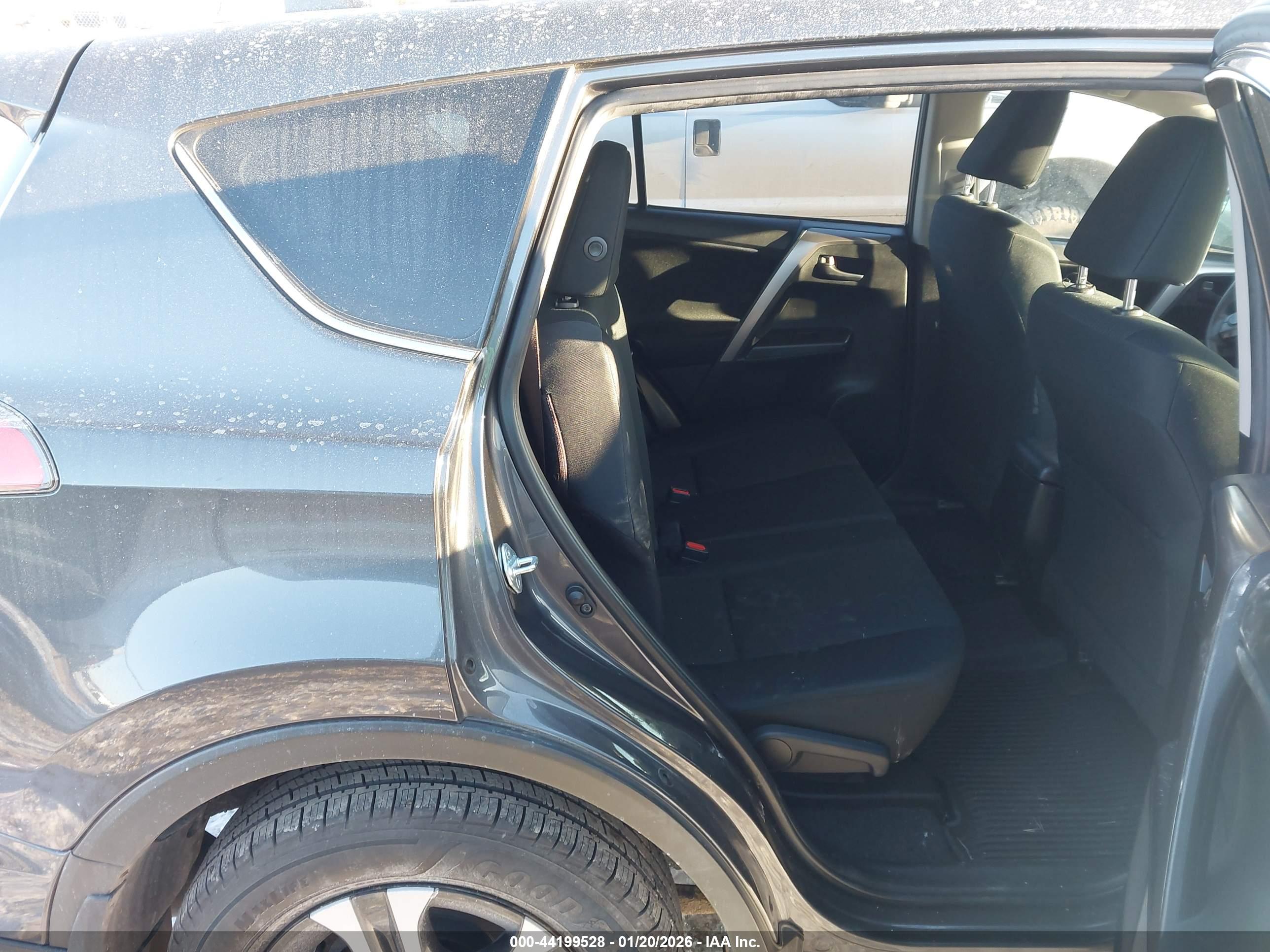 TOYOTA RAV4 image 8