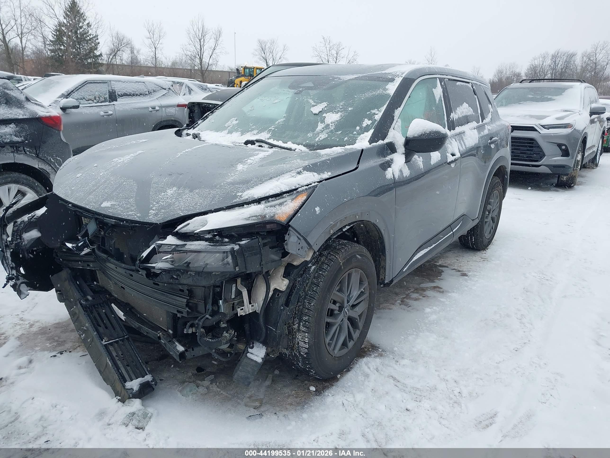 NISSAN ROGUE image 2
