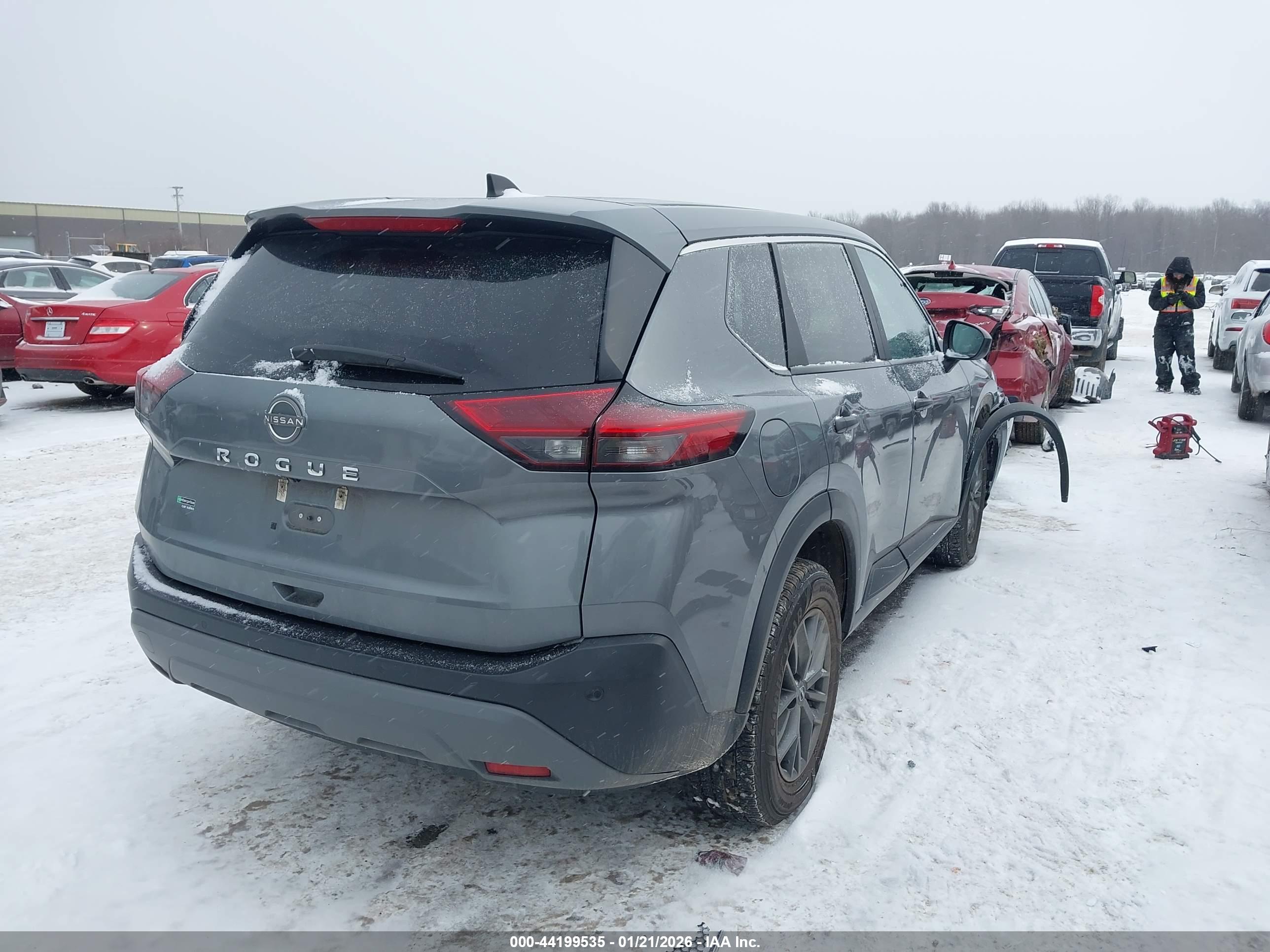 NISSAN ROGUE image 4