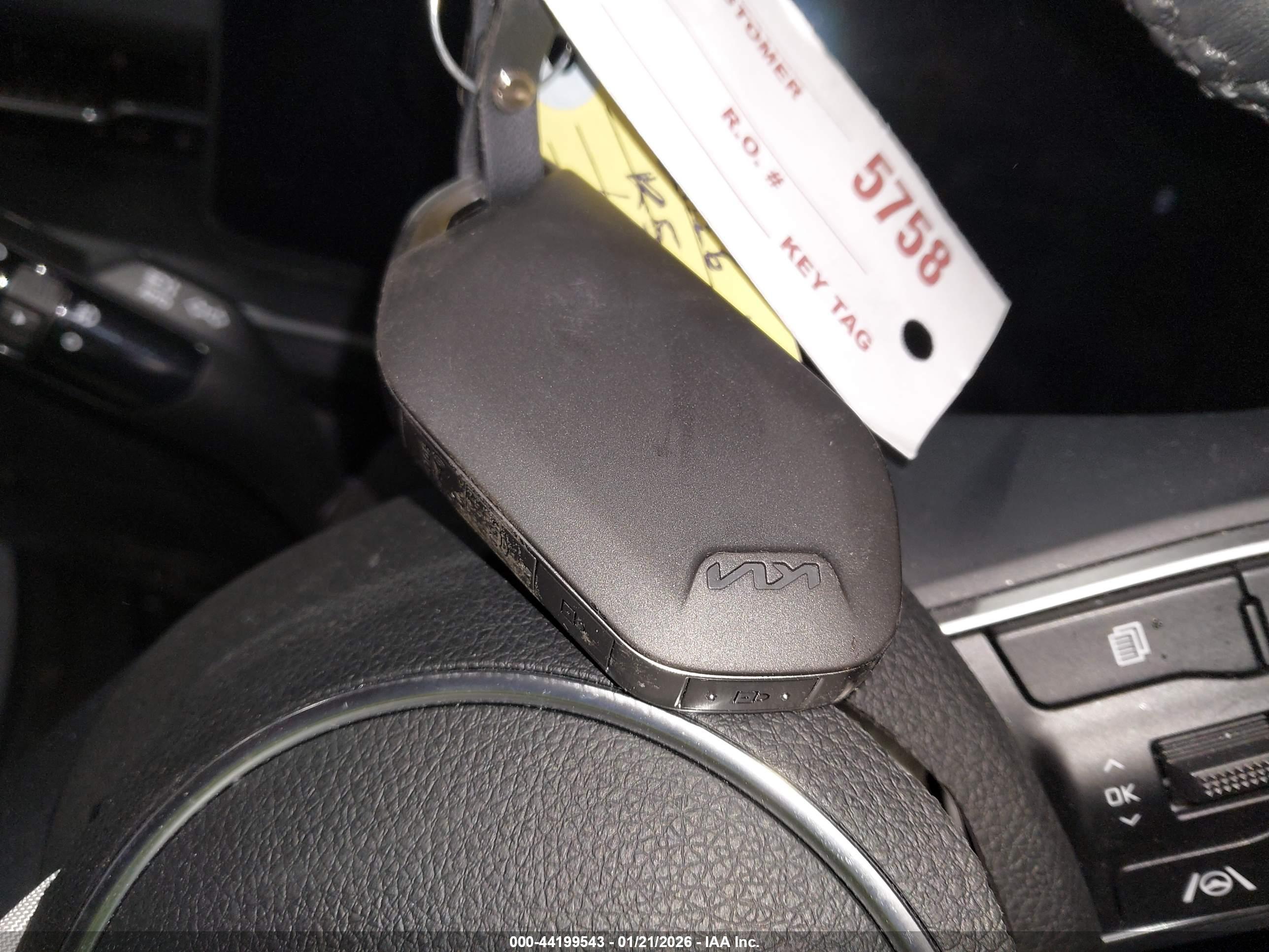 KIA K5 image 11