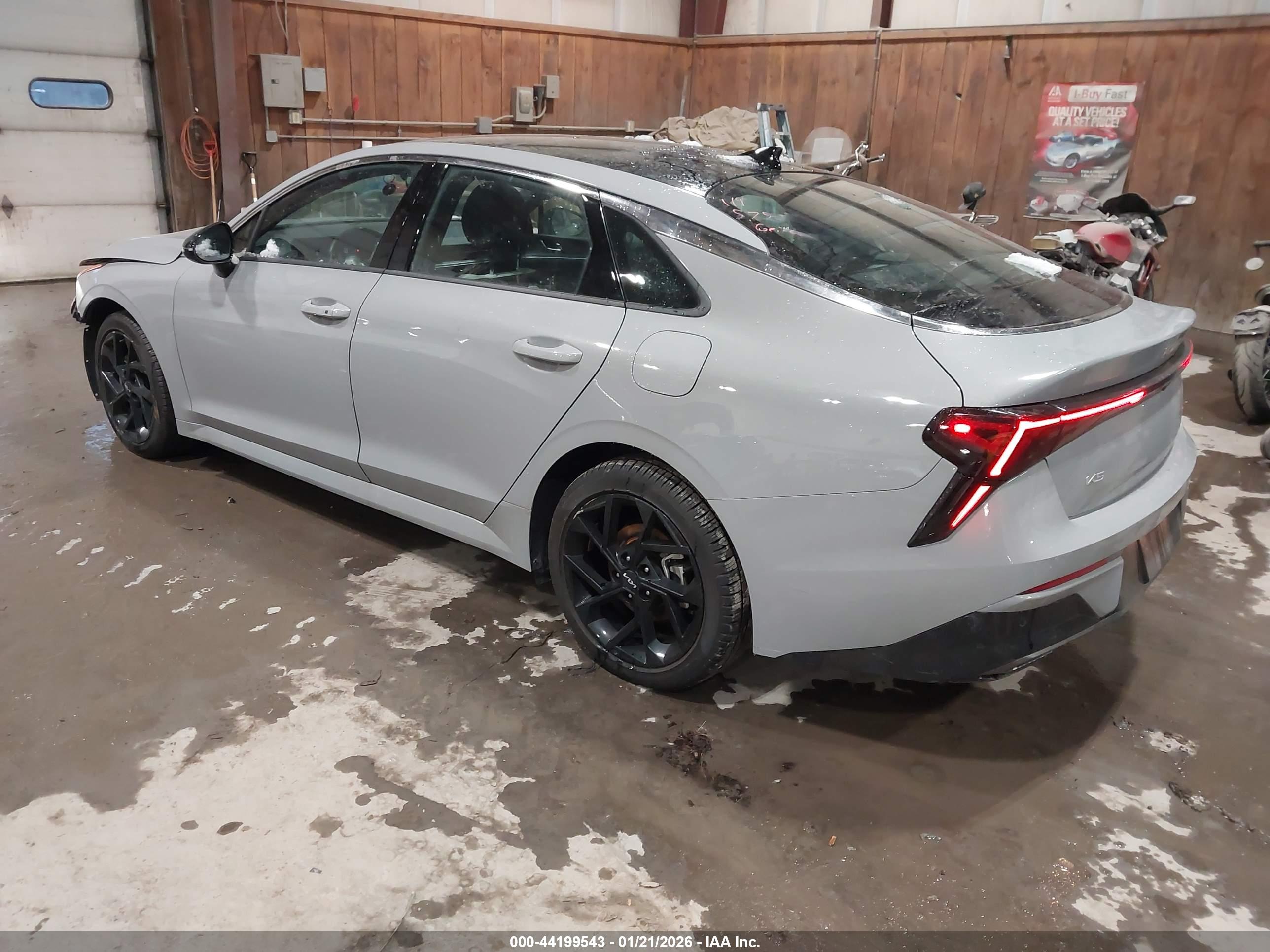 KIA K5 image 3