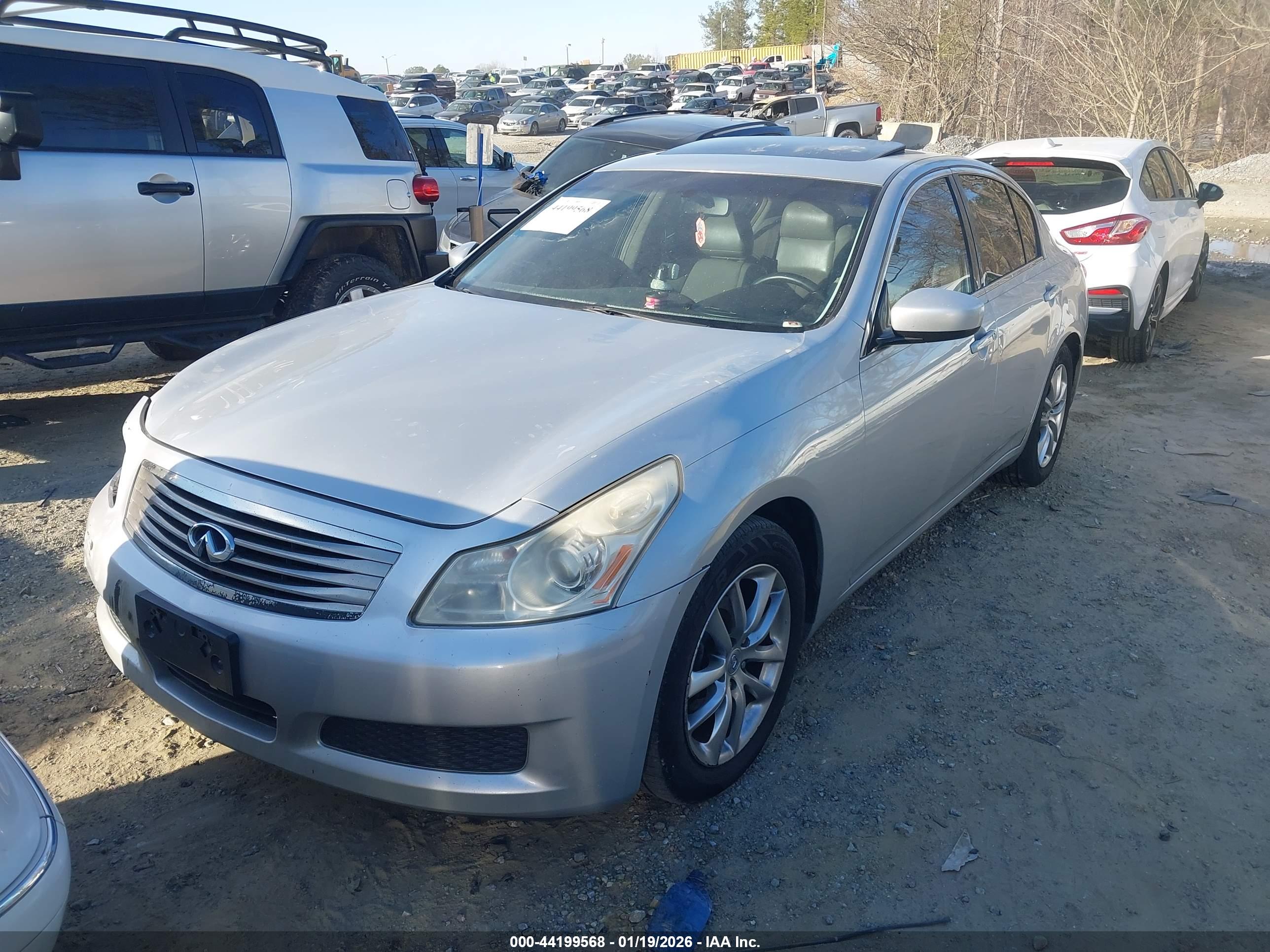 INFINITI G37 image 2