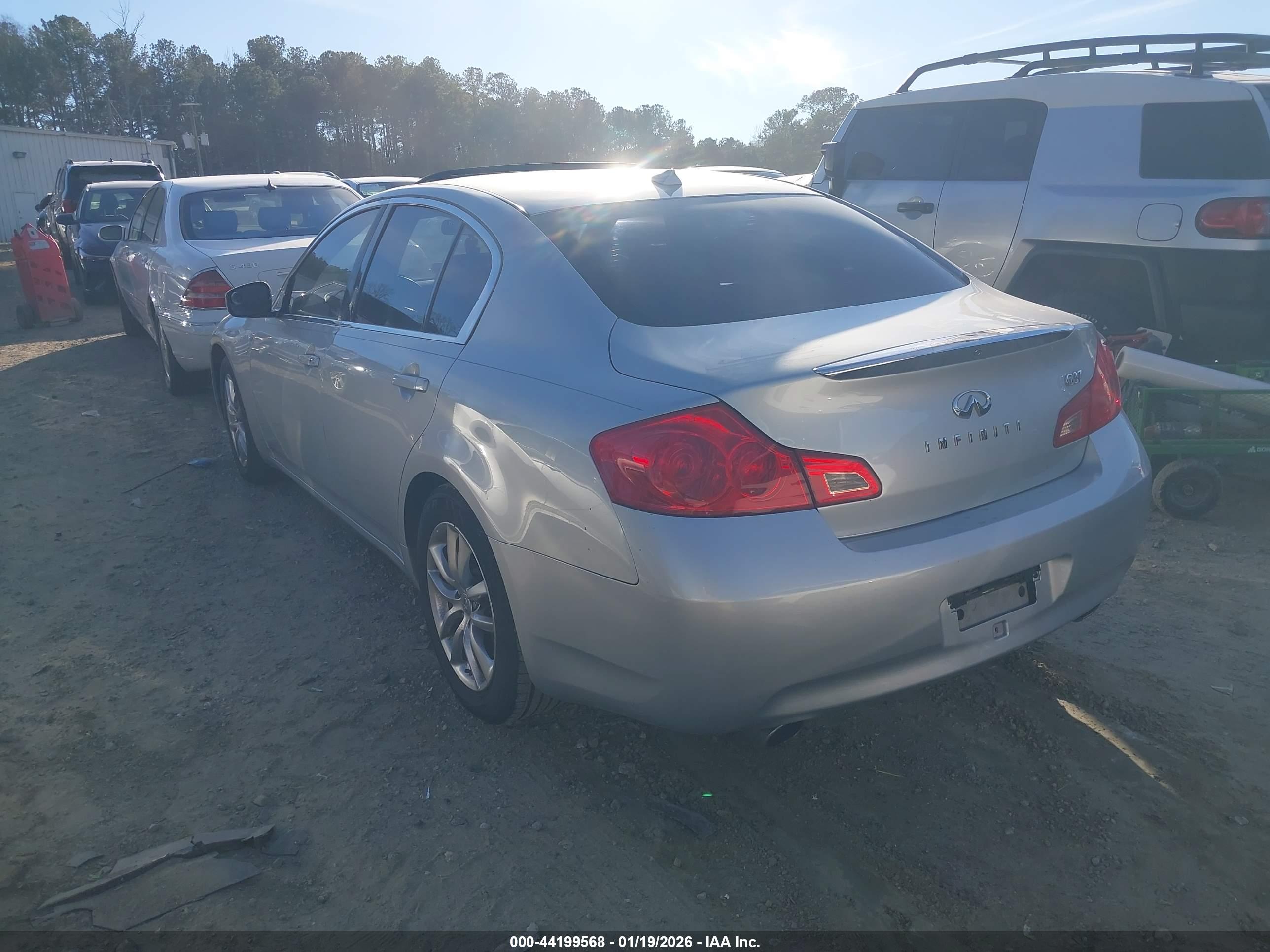 INFINITI G37 image 3