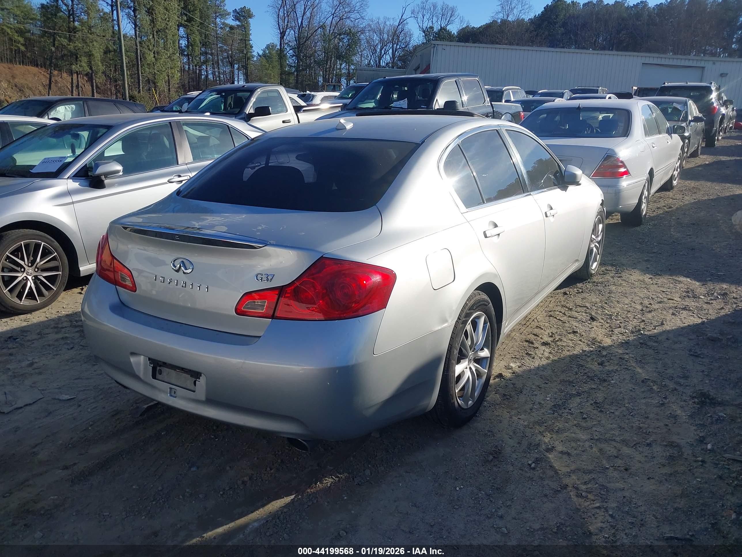 INFINITI G37 image 4