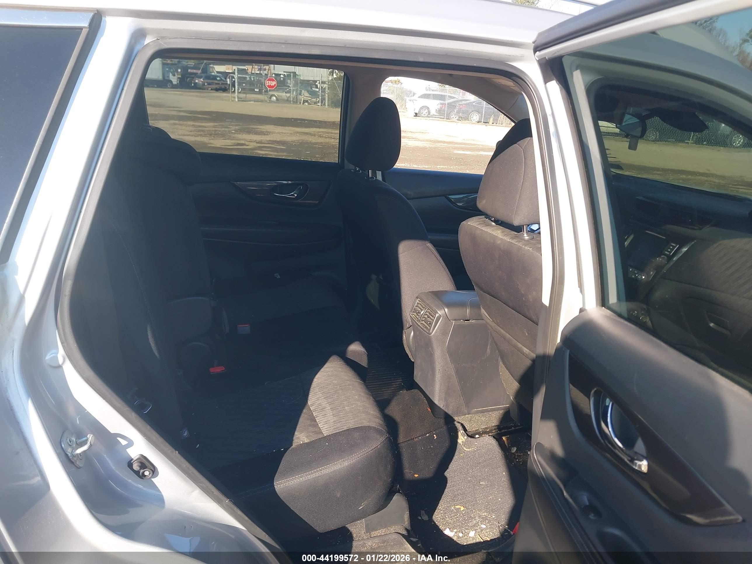 NISSAN ROGUE image 8