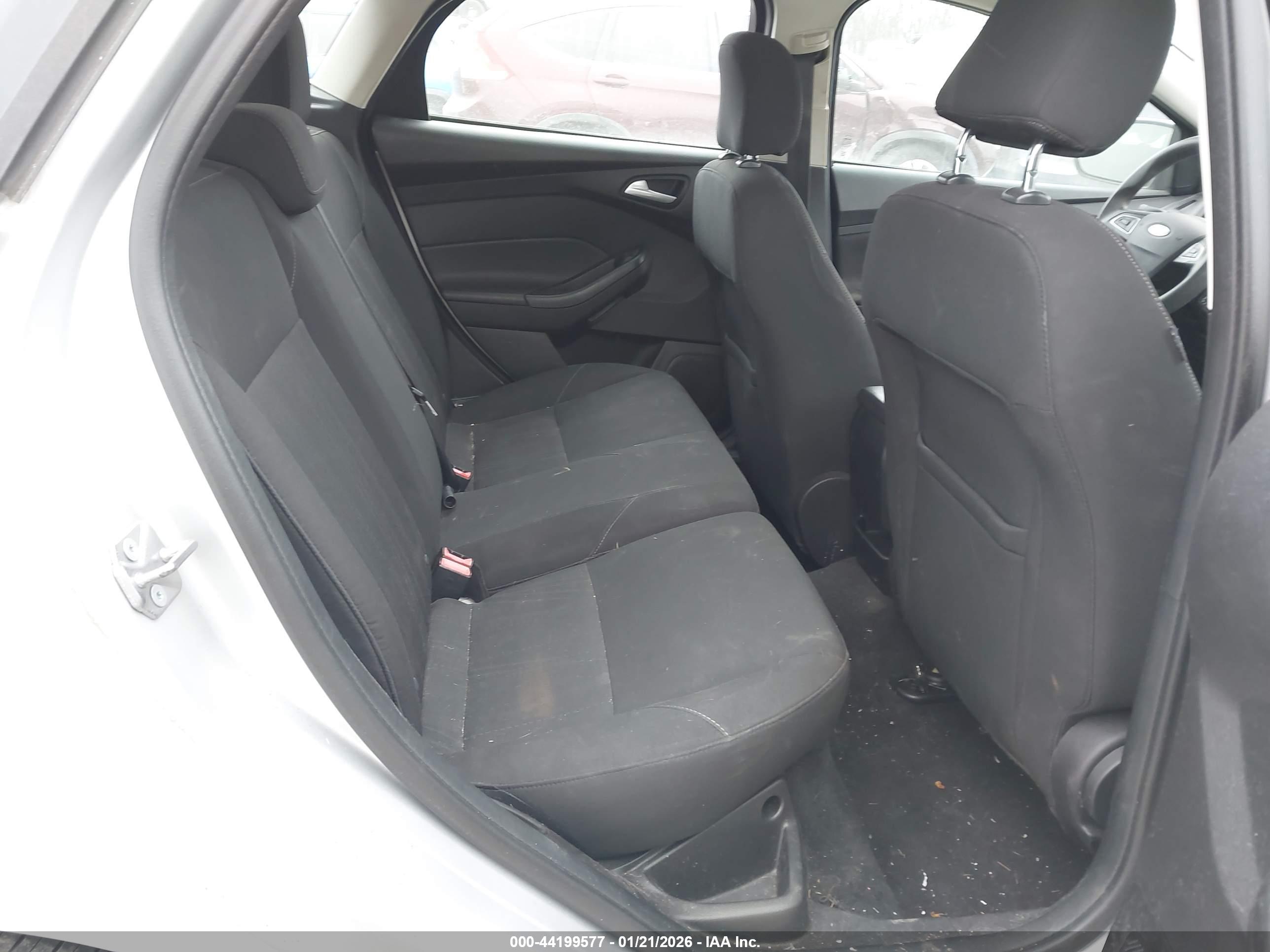 FORD FOCUS image 8