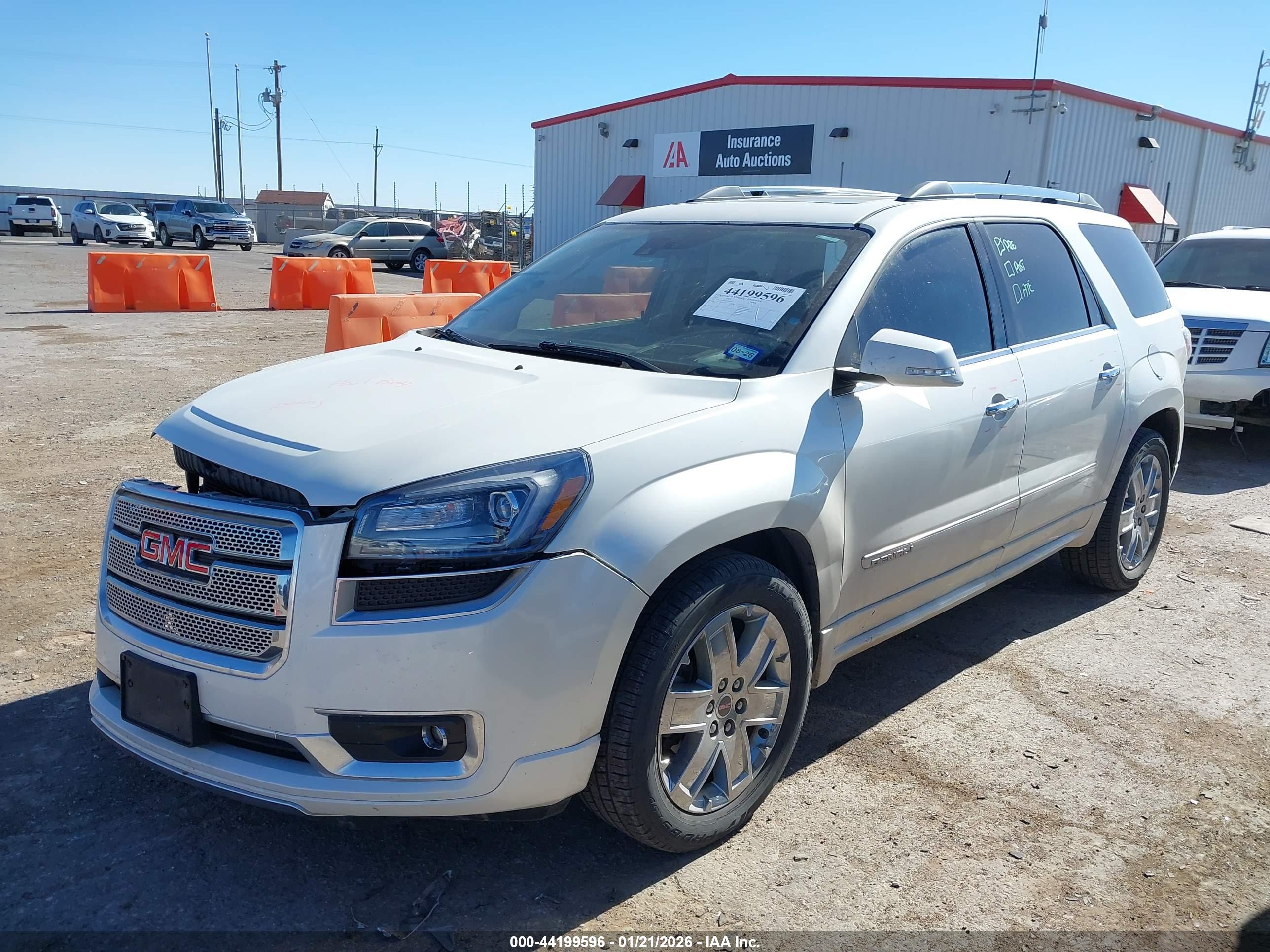 GMC ACADIA image 2