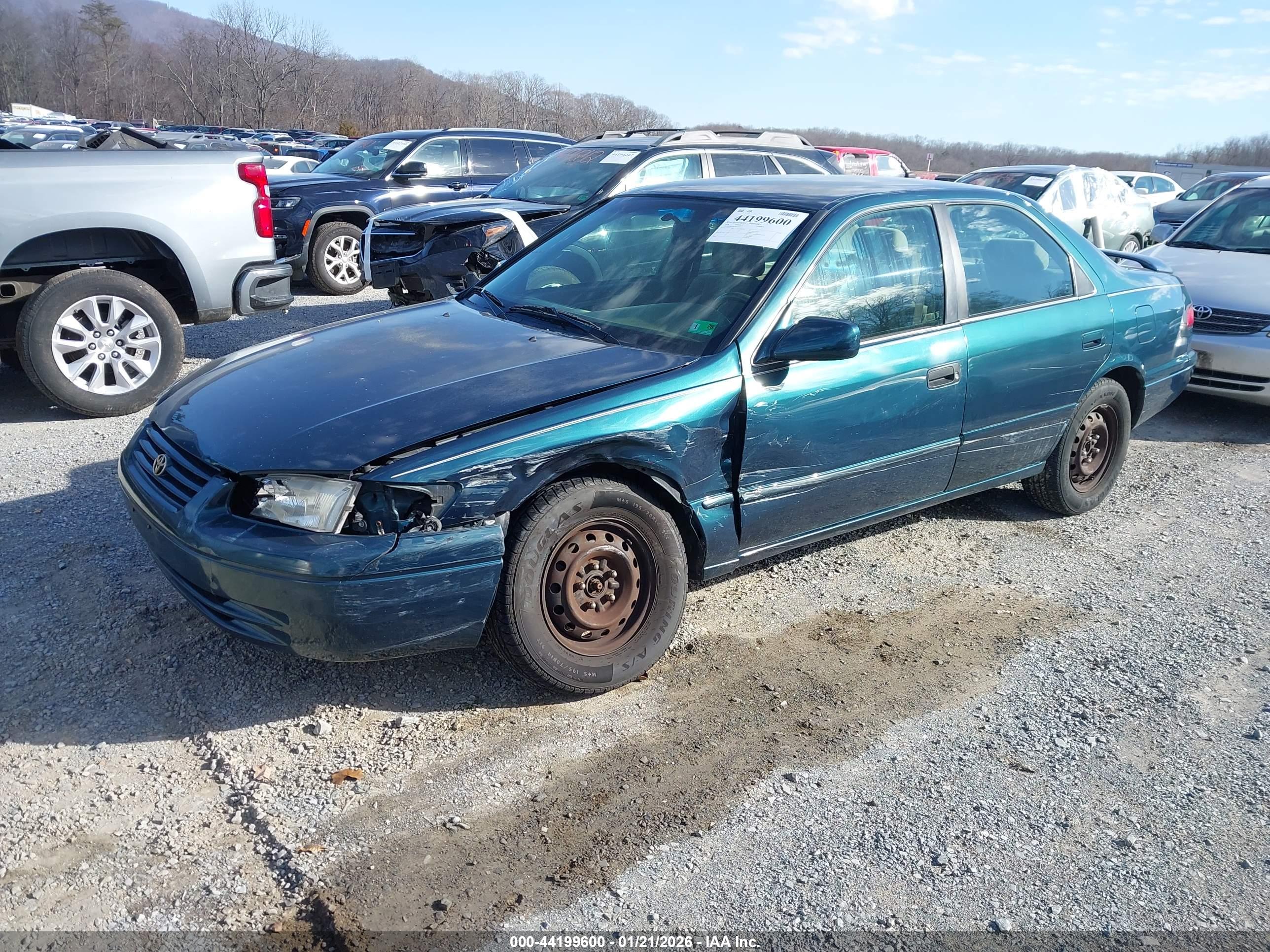 TOYOTA CAMRY image 2