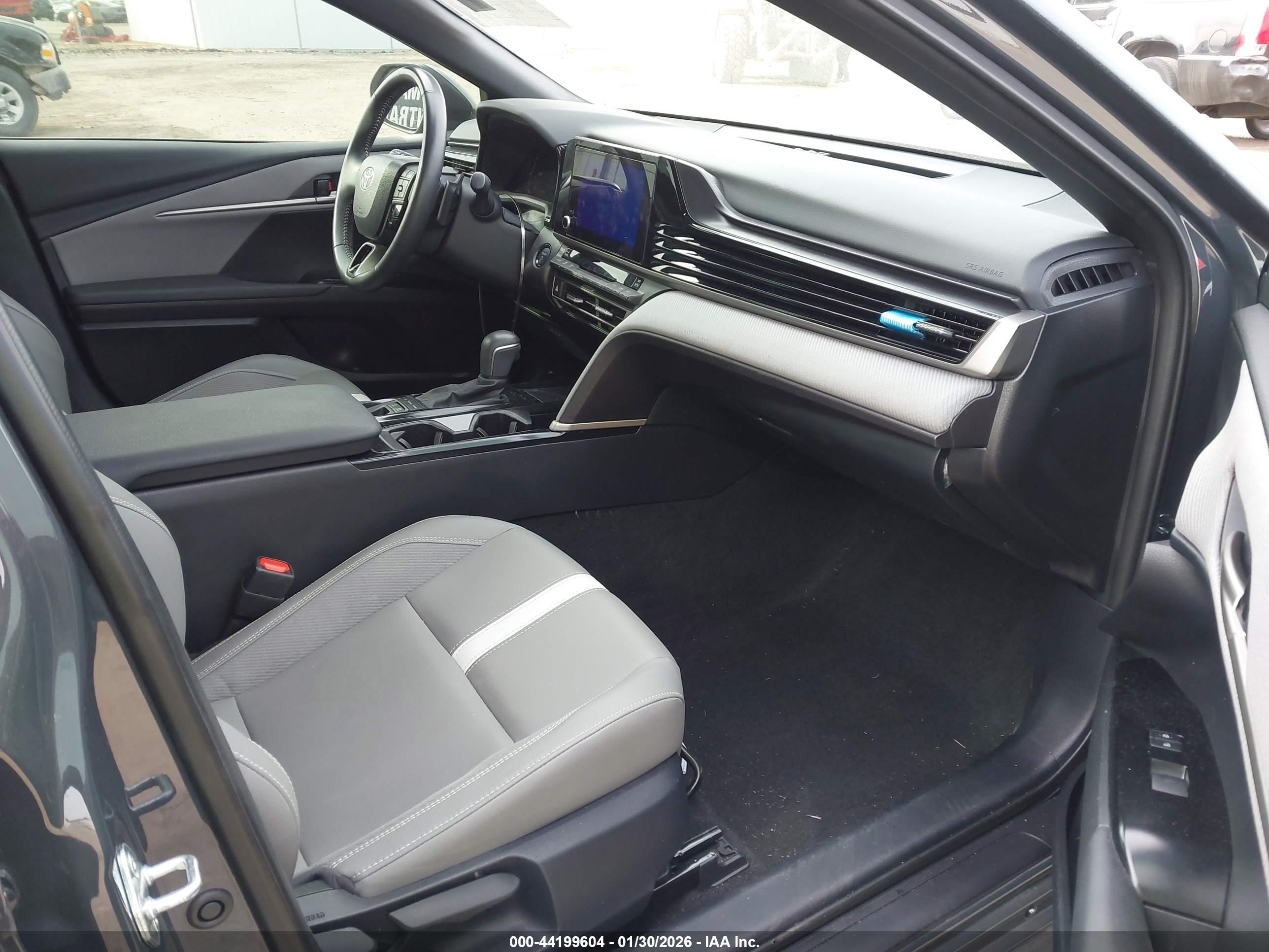 TOYOTA CAMRY image 5