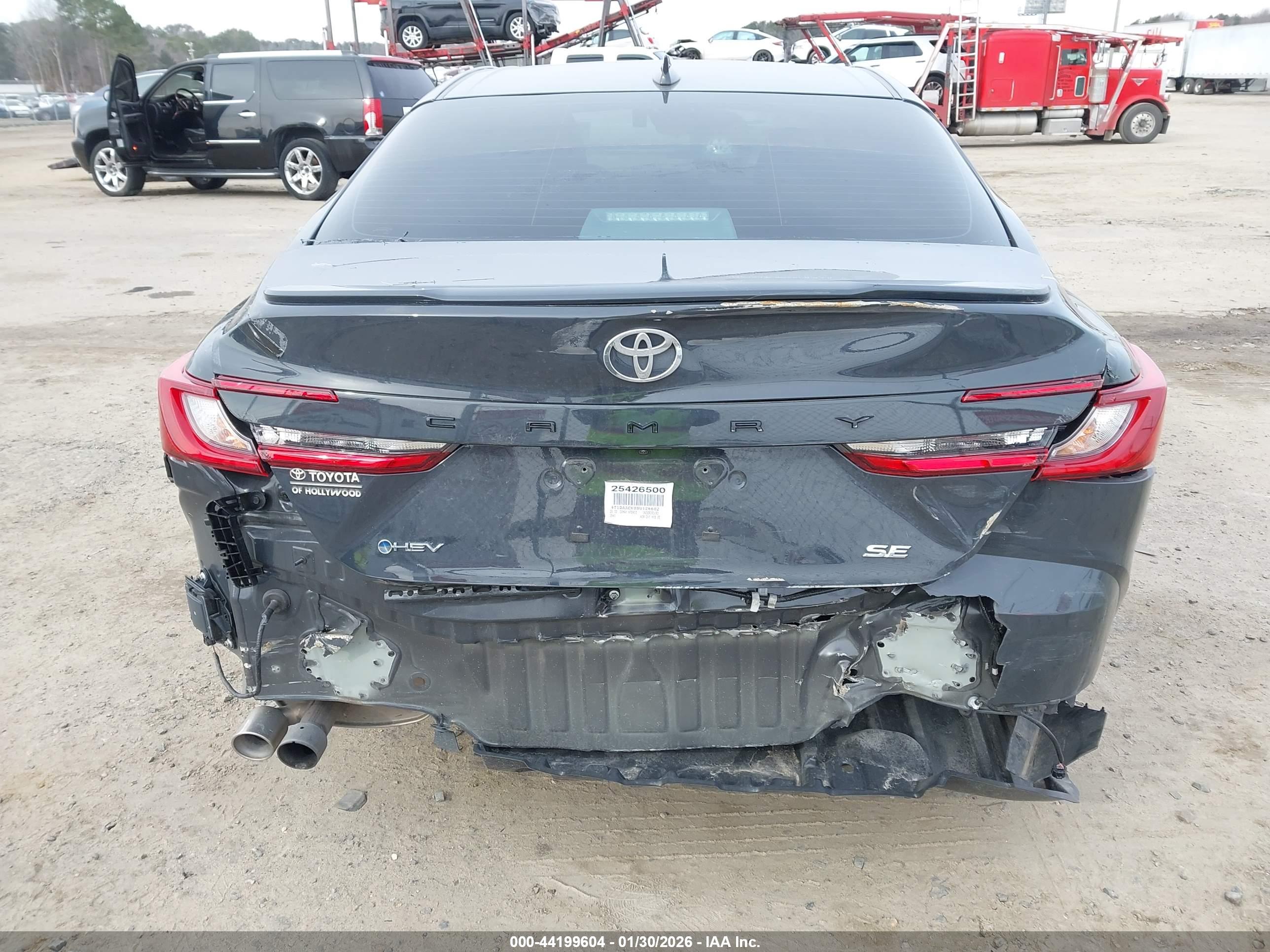 TOYOTA CAMRY image 6