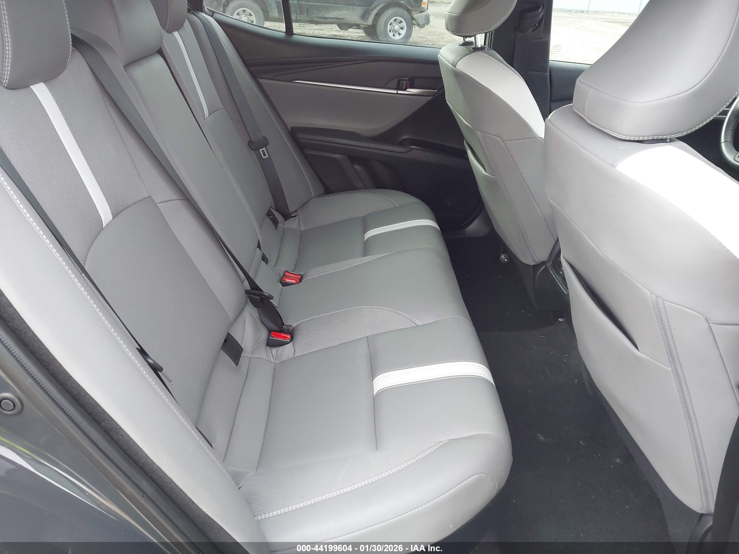 TOYOTA CAMRY image 8
