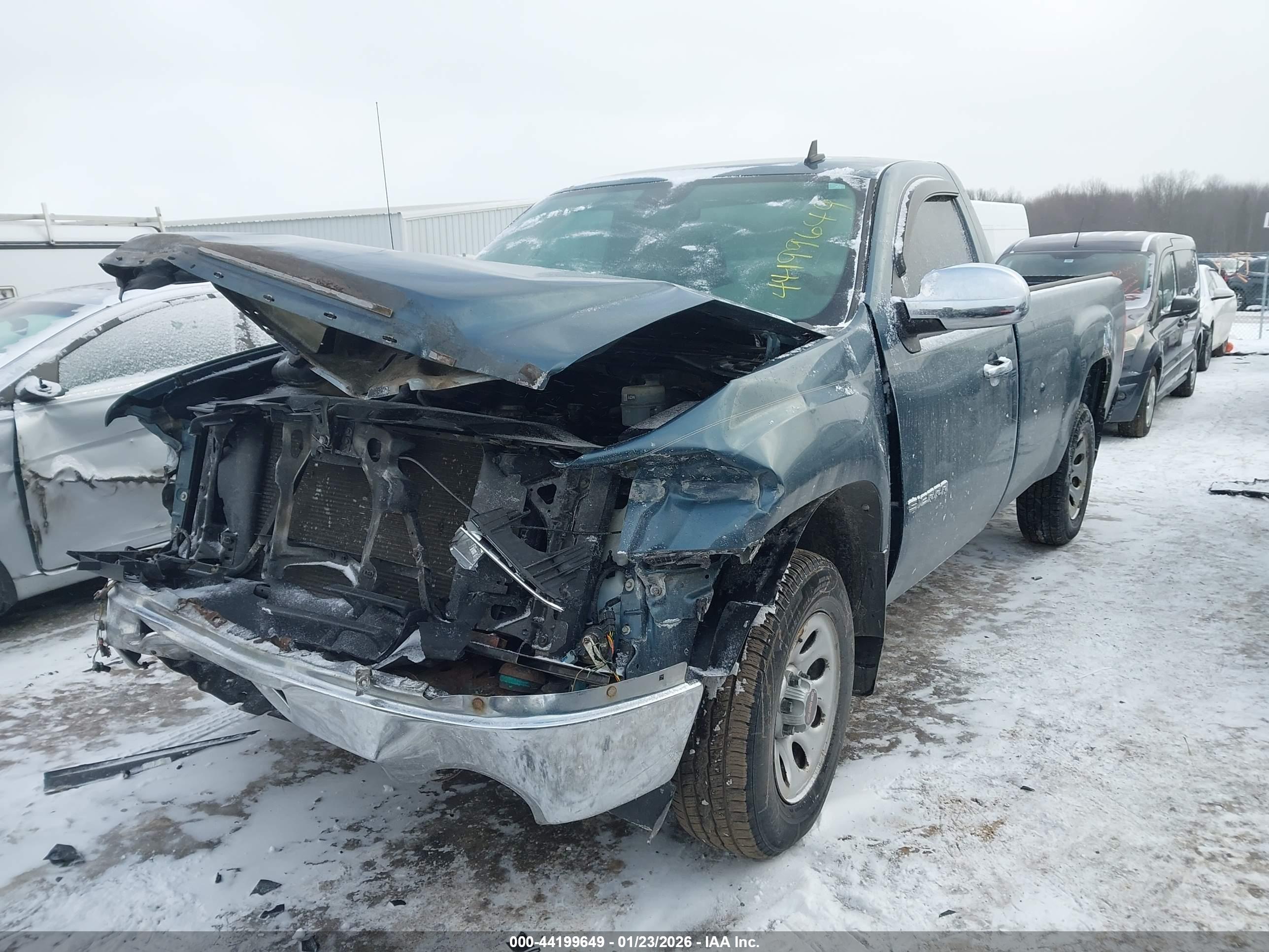 GMC SIERRA image 2
