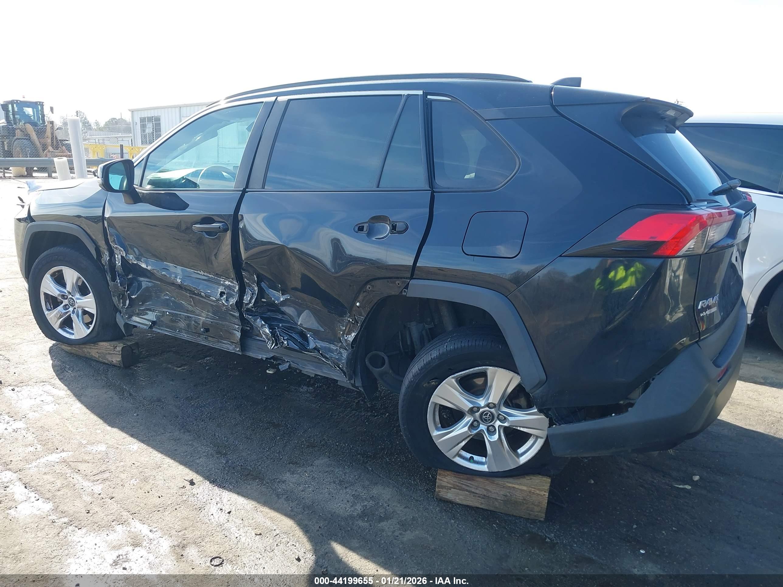 TOYOTA RAV4 image 6
