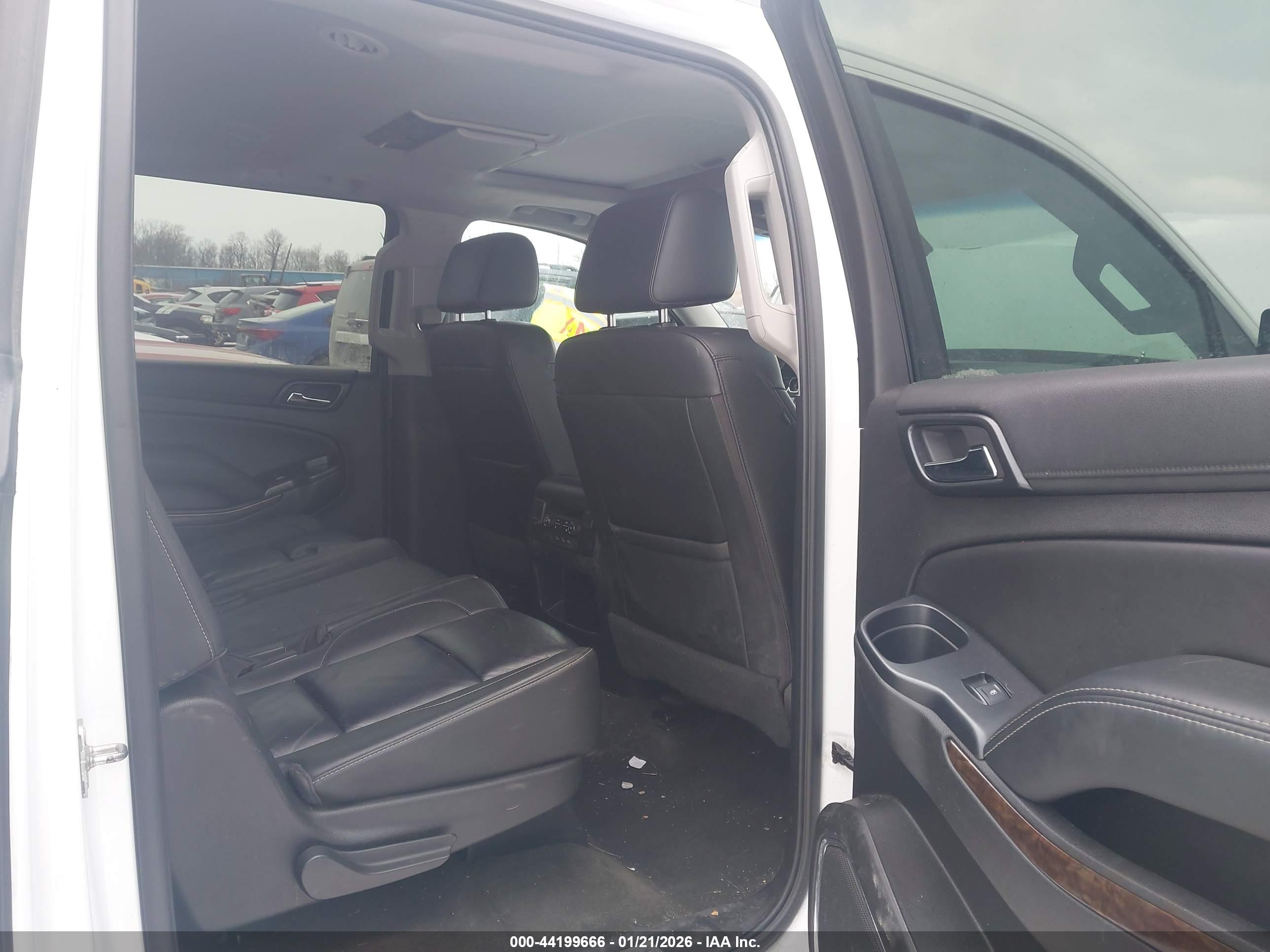 CHEVROLET SUBURBAN image 8