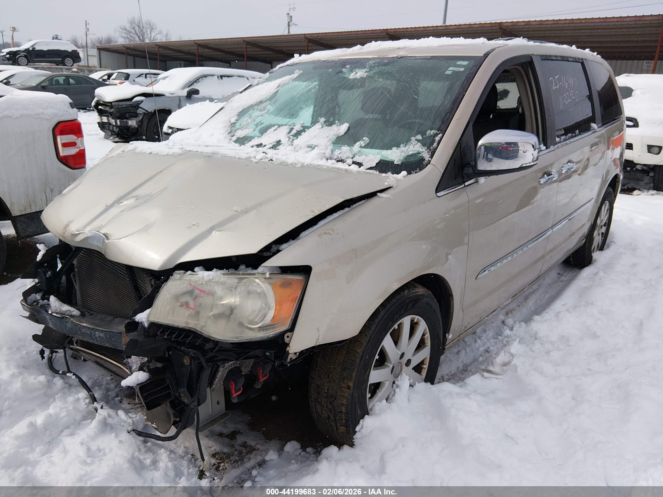 CHRYSLER TOWN image 2