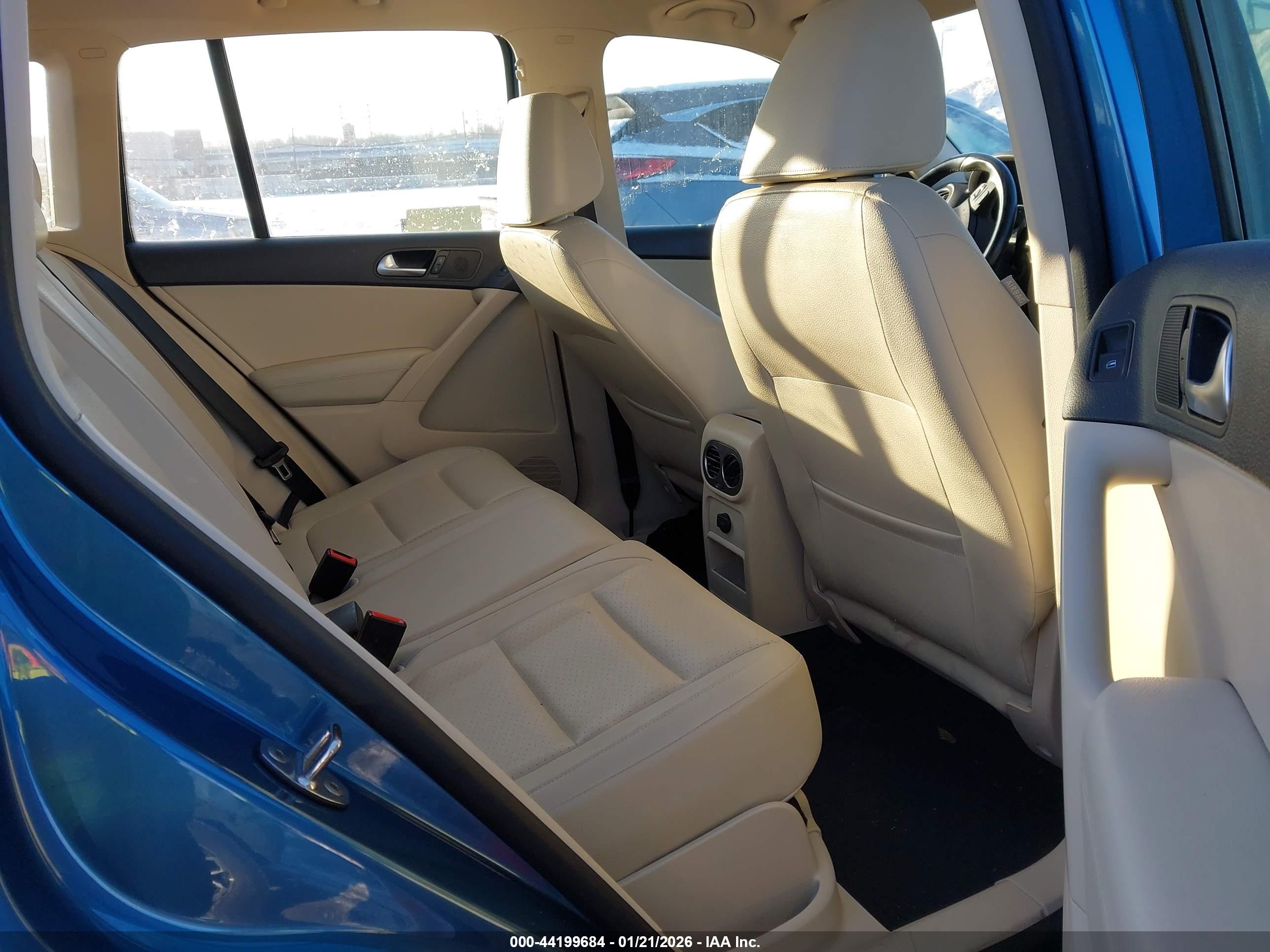 VOLKSWAGEN TIGUAN image 8