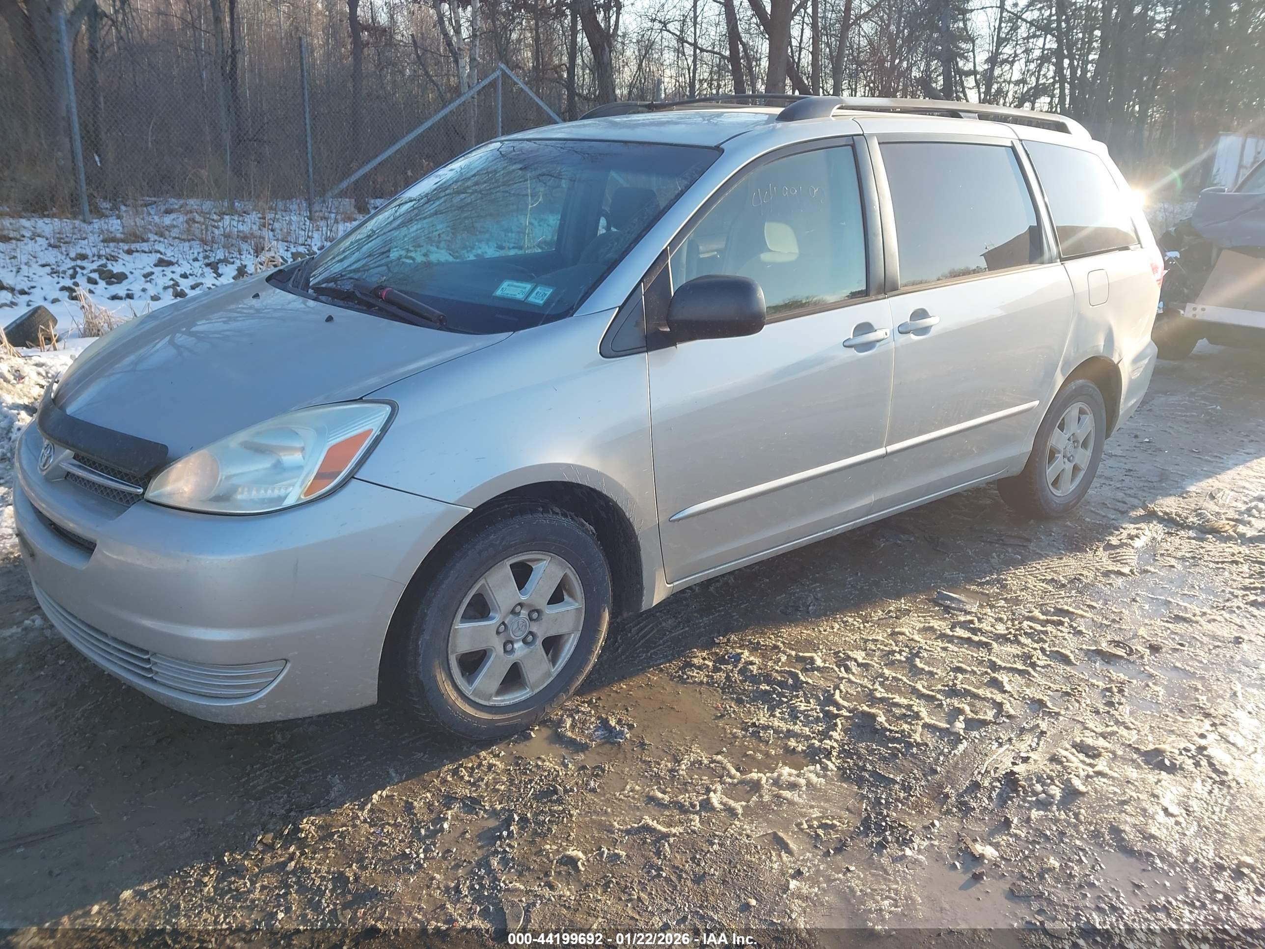 TOYOTA SIENNA image 2