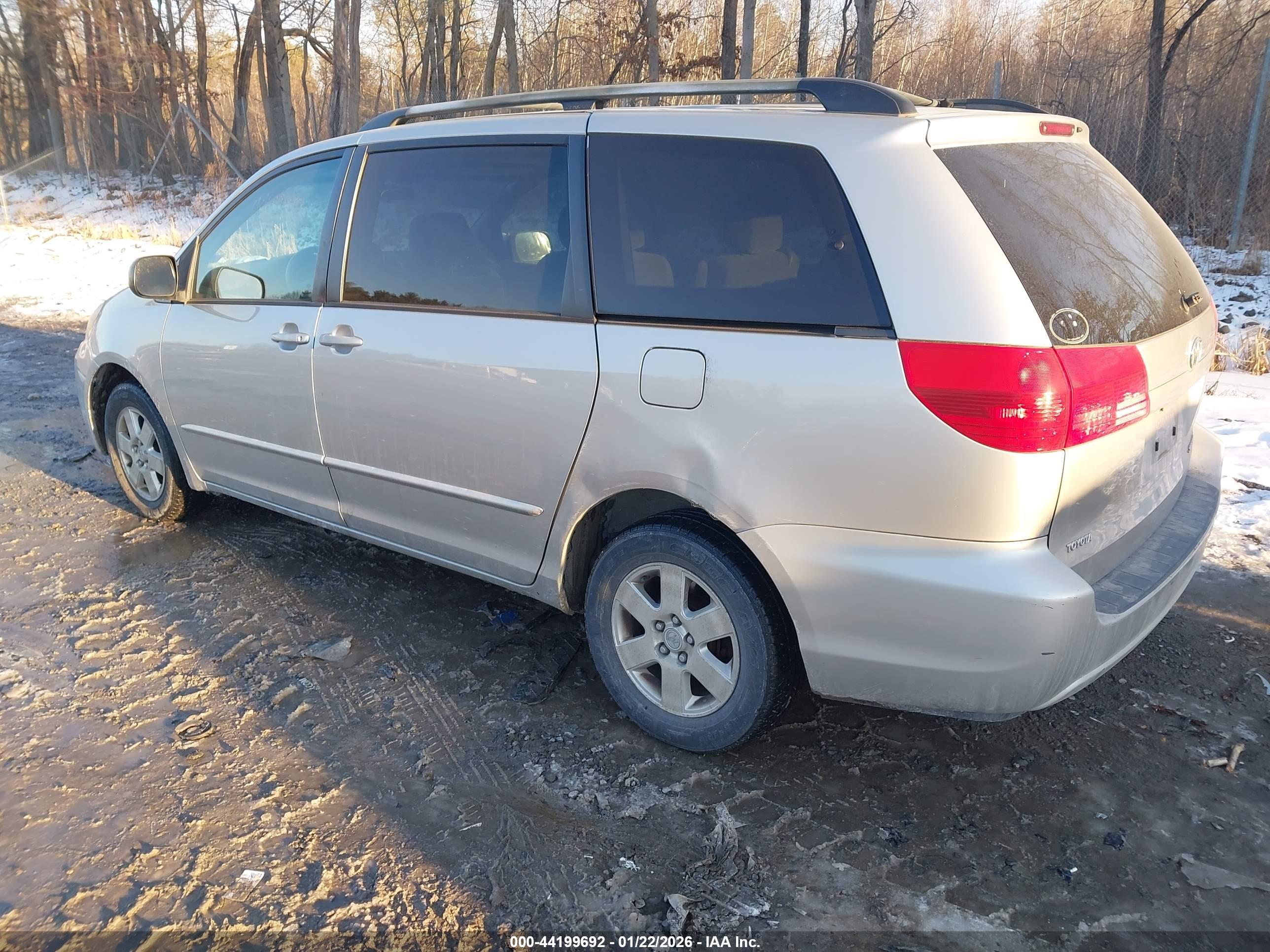 TOYOTA SIENNA image 3