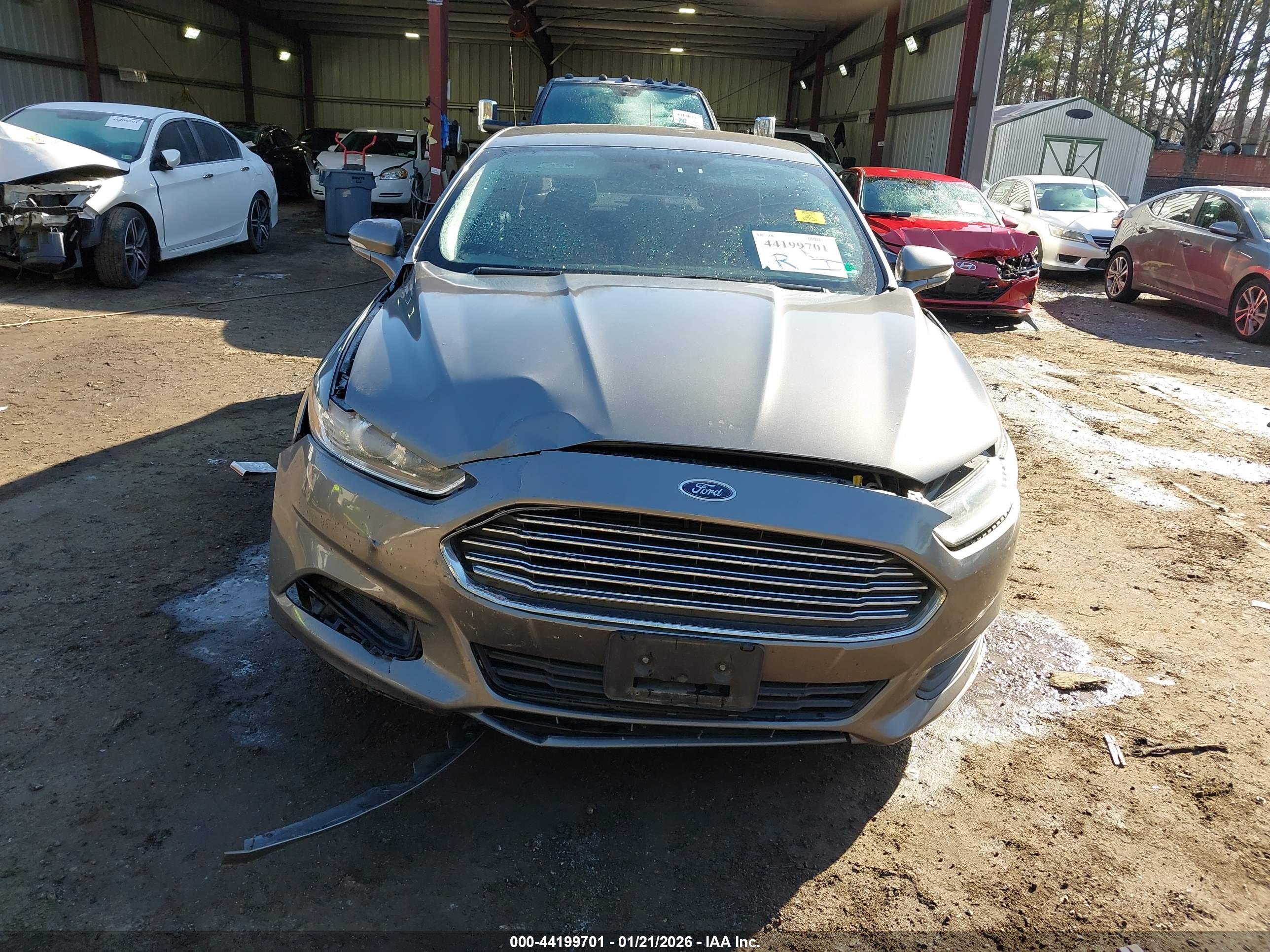 FORD FUSION image 6