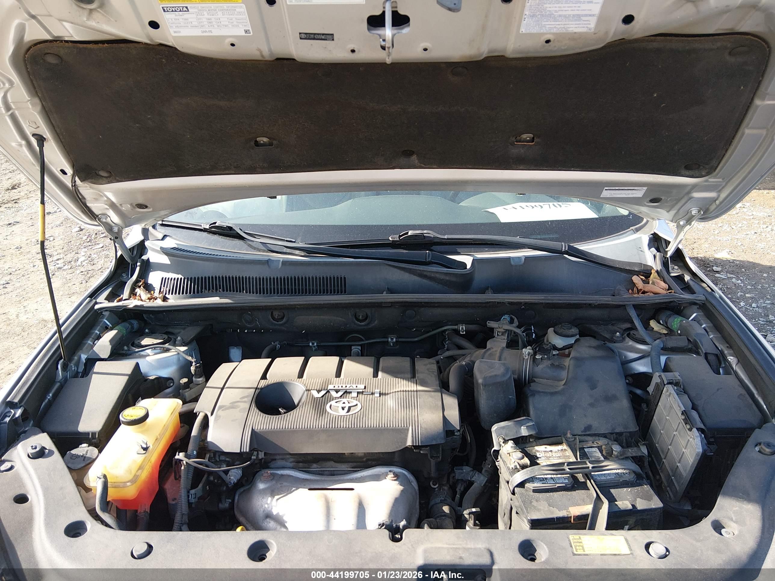 TOYOTA RAV4 image 10