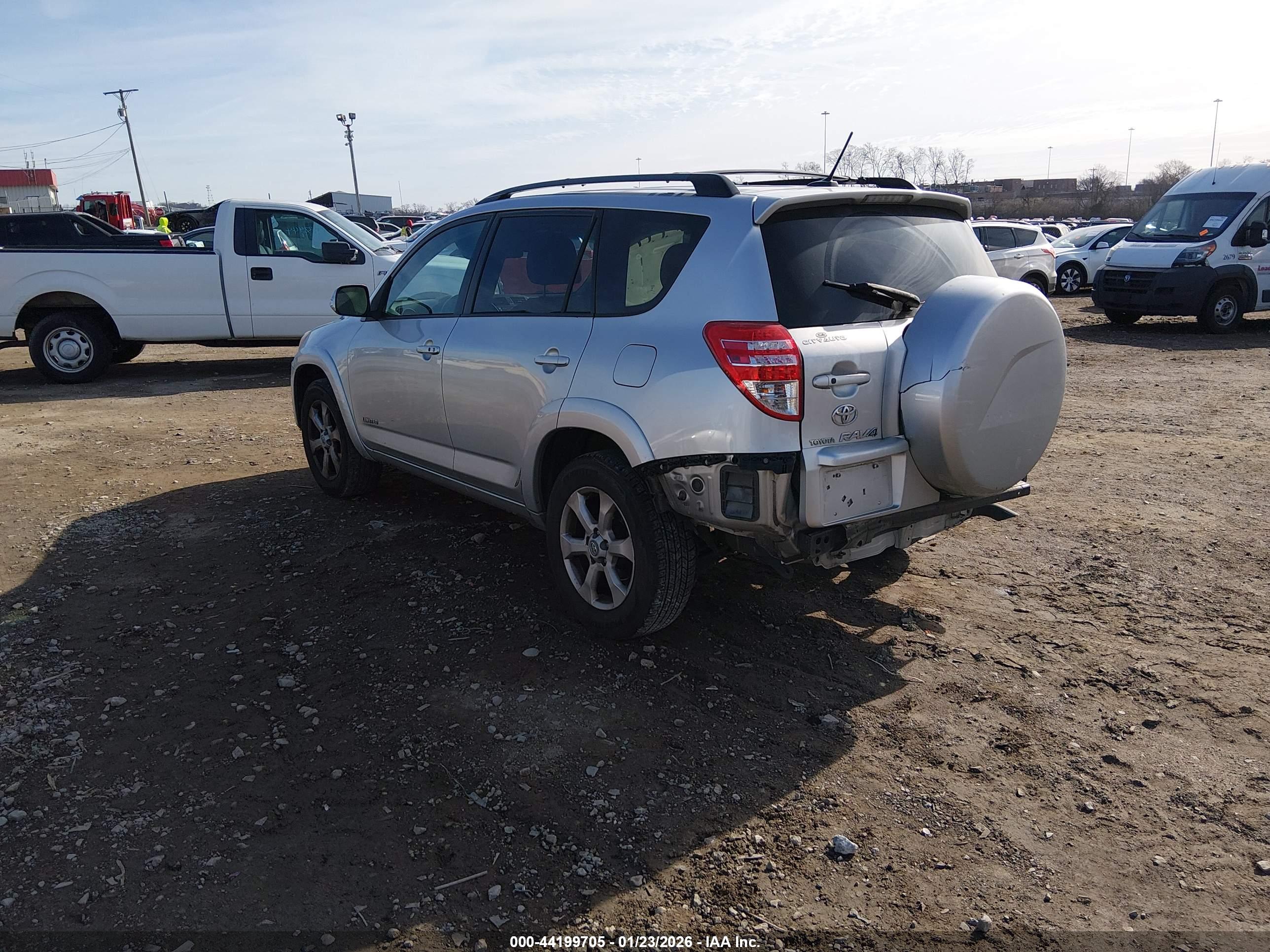 TOYOTA RAV4 image 3
