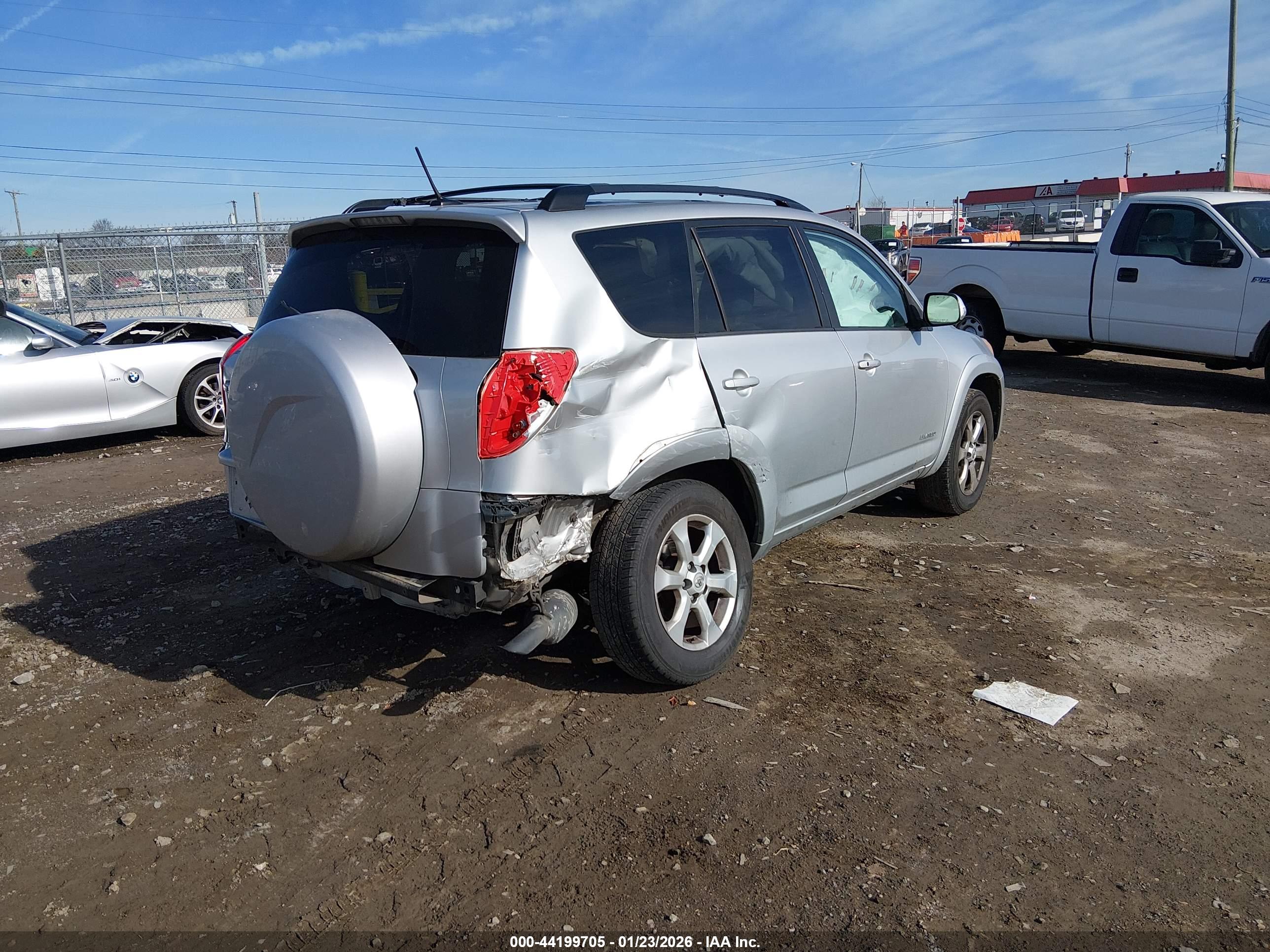 TOYOTA RAV4 image 4