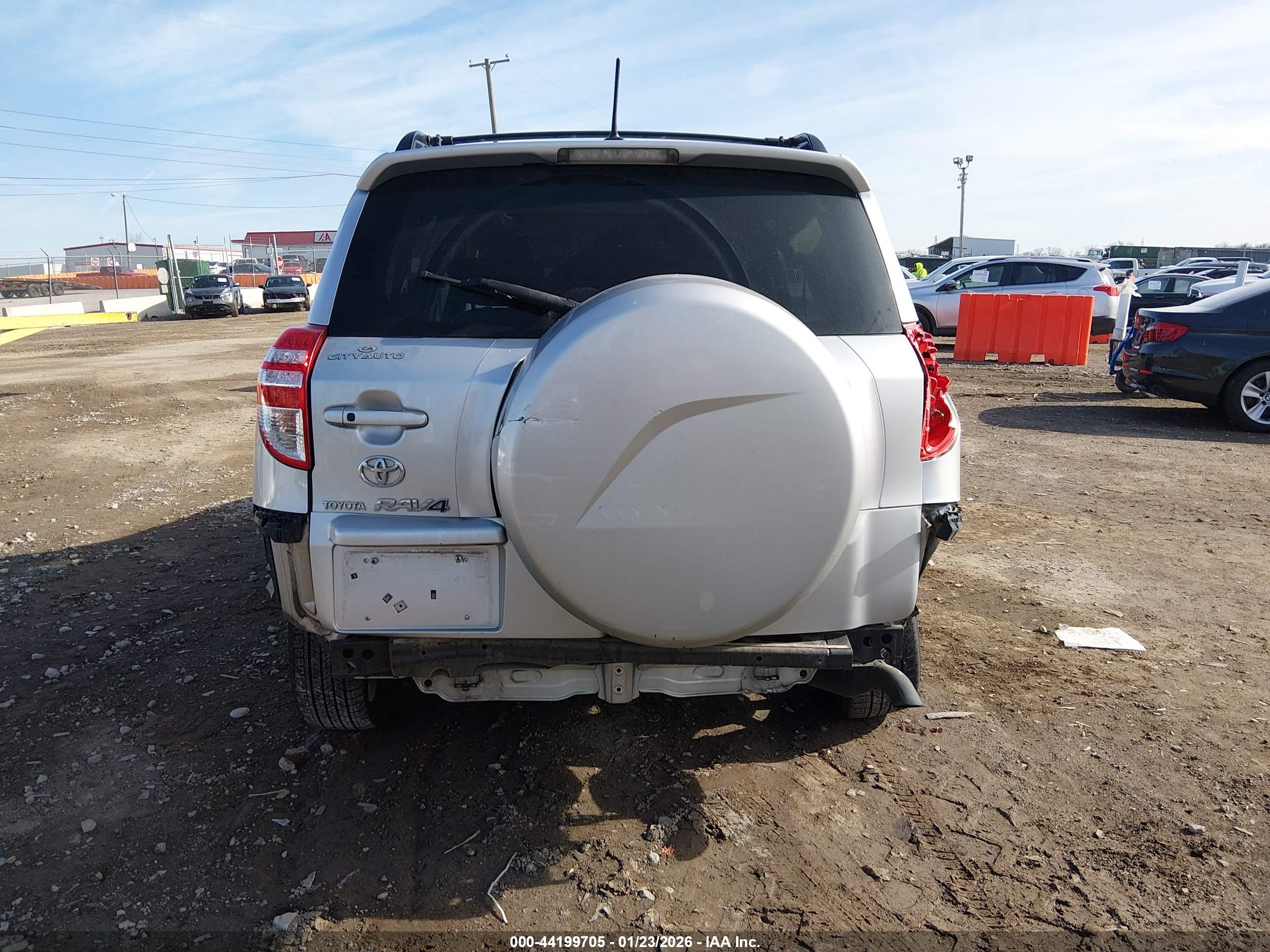 TOYOTA RAV4 image 6